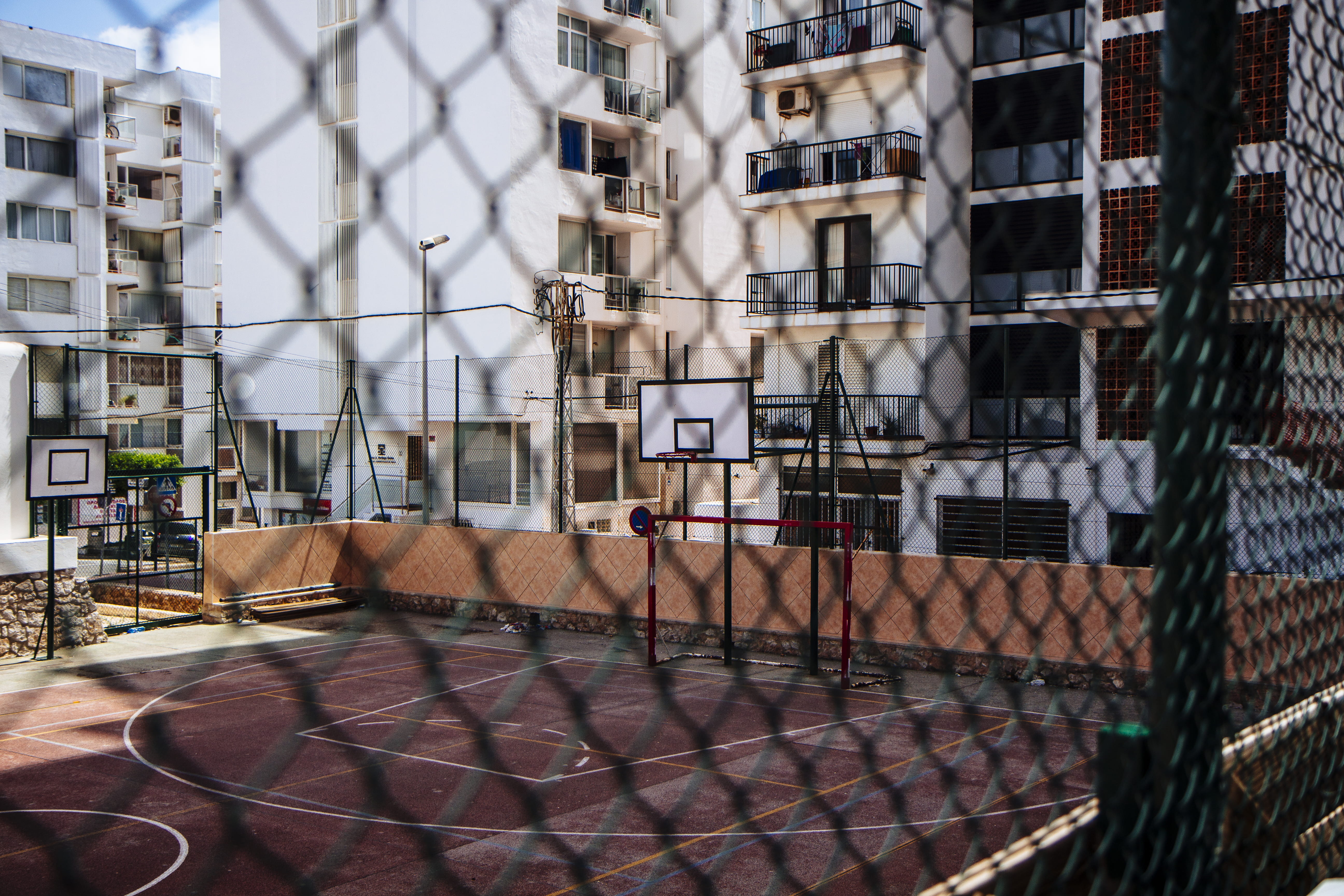 plant, vehicle, no people, basketball, court, residential district, built structure, handrail, office, basket, city, chair, window, barrier, outdoors, empty, HD Wallpaper
