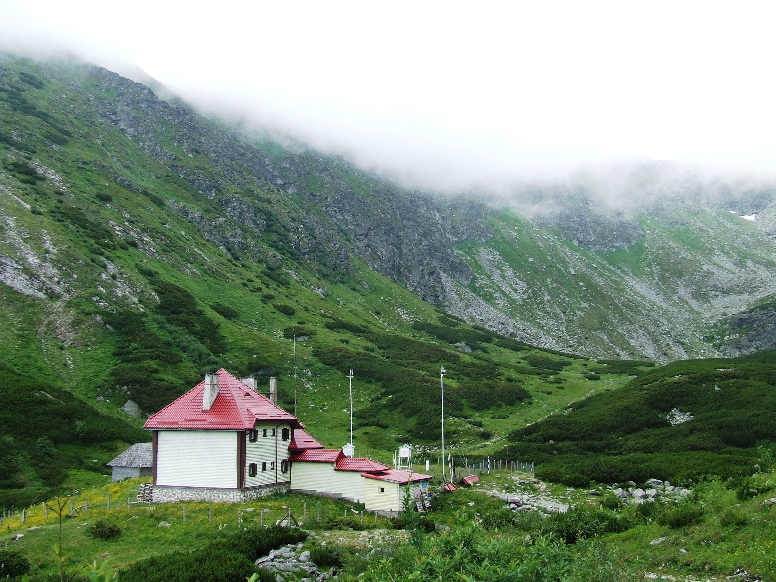 cottage, building exterior, landscape, climate, sky, environment, weather station, house, radnai snow, transylvania, plant, nature, outdoors, mountains, HD Wallpaper