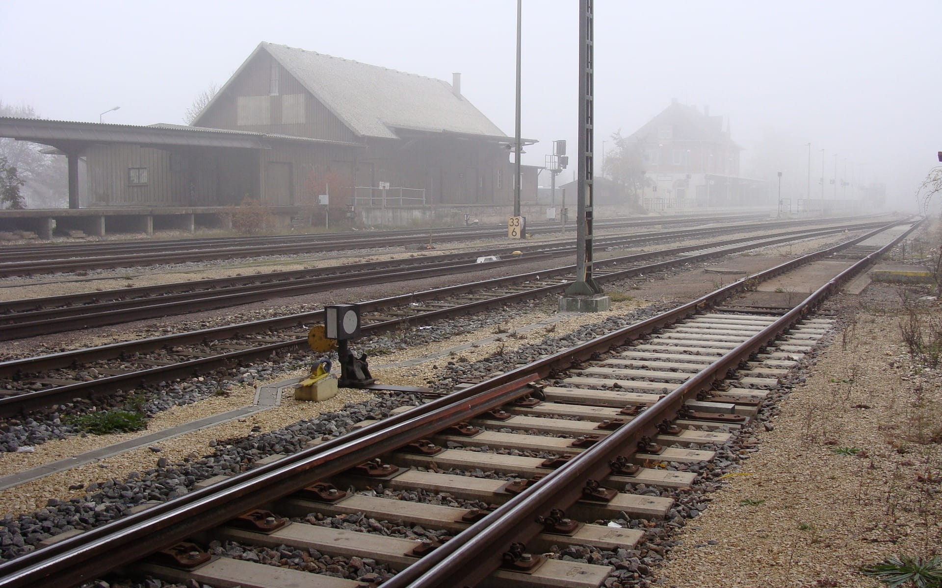 railroad station platform, pollution, no people, kbs 757, fog, track, train - vehicle, nature, sky, rail transportation, brenz railway, city, day, train, HD Wallpaper