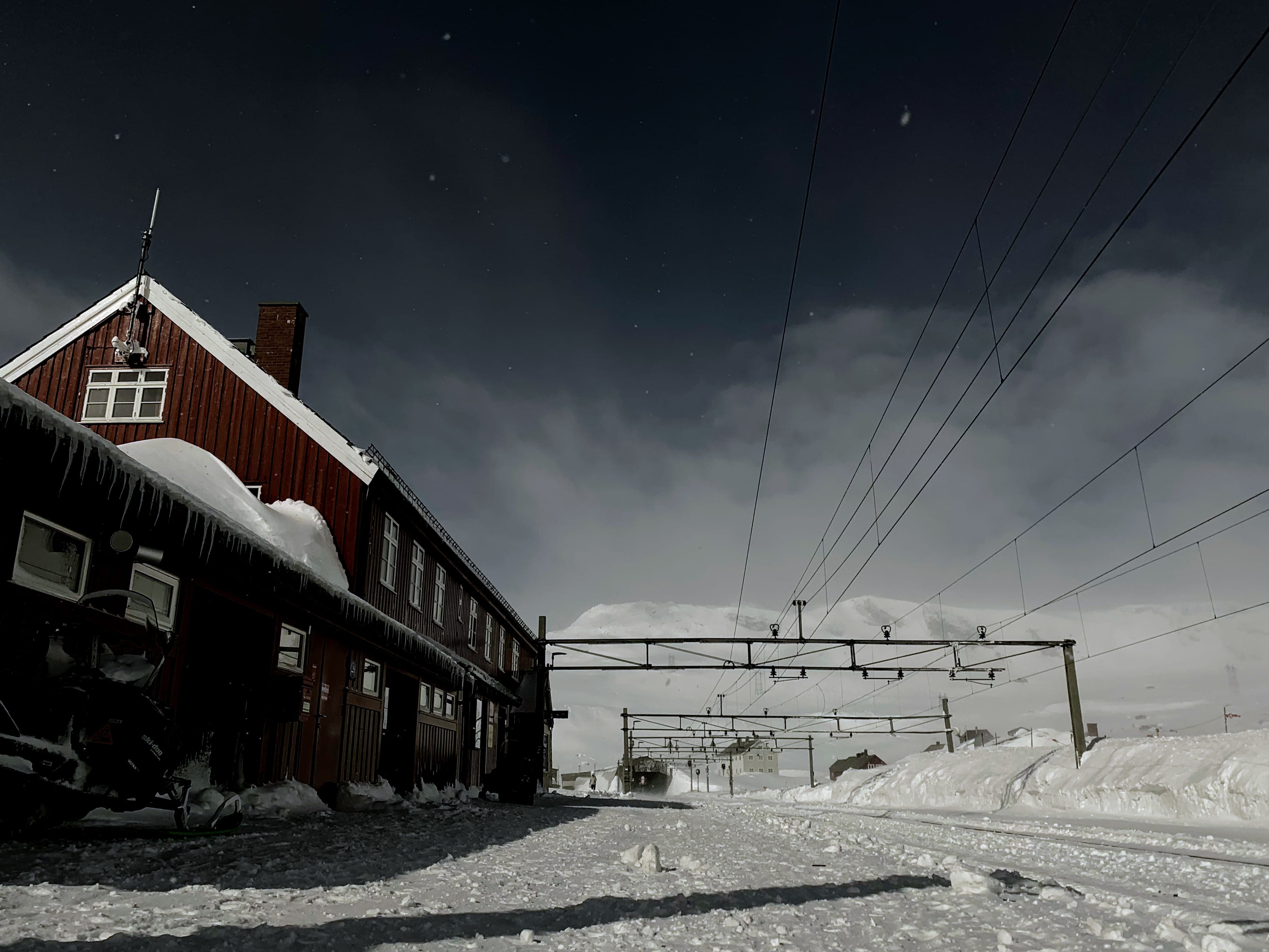 building, building exterior, 2K, winter, vehicle, architecture, cold temperature, finse, sky, covering, outdoors, train station, nature, ice, cable, locomotive, HD Wallpaper