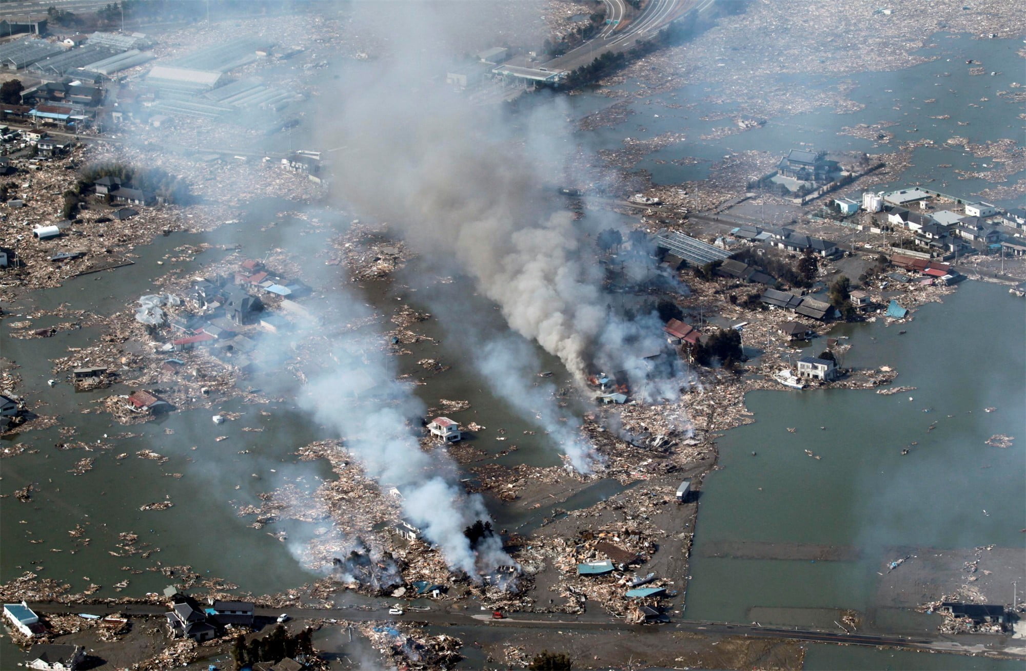 painting, white, environment, architecture, pollution, nature, city, black, earthquakes, smoke, aerial view, building exterior, high angle view, smoke - physical structure, HD Wallpaper