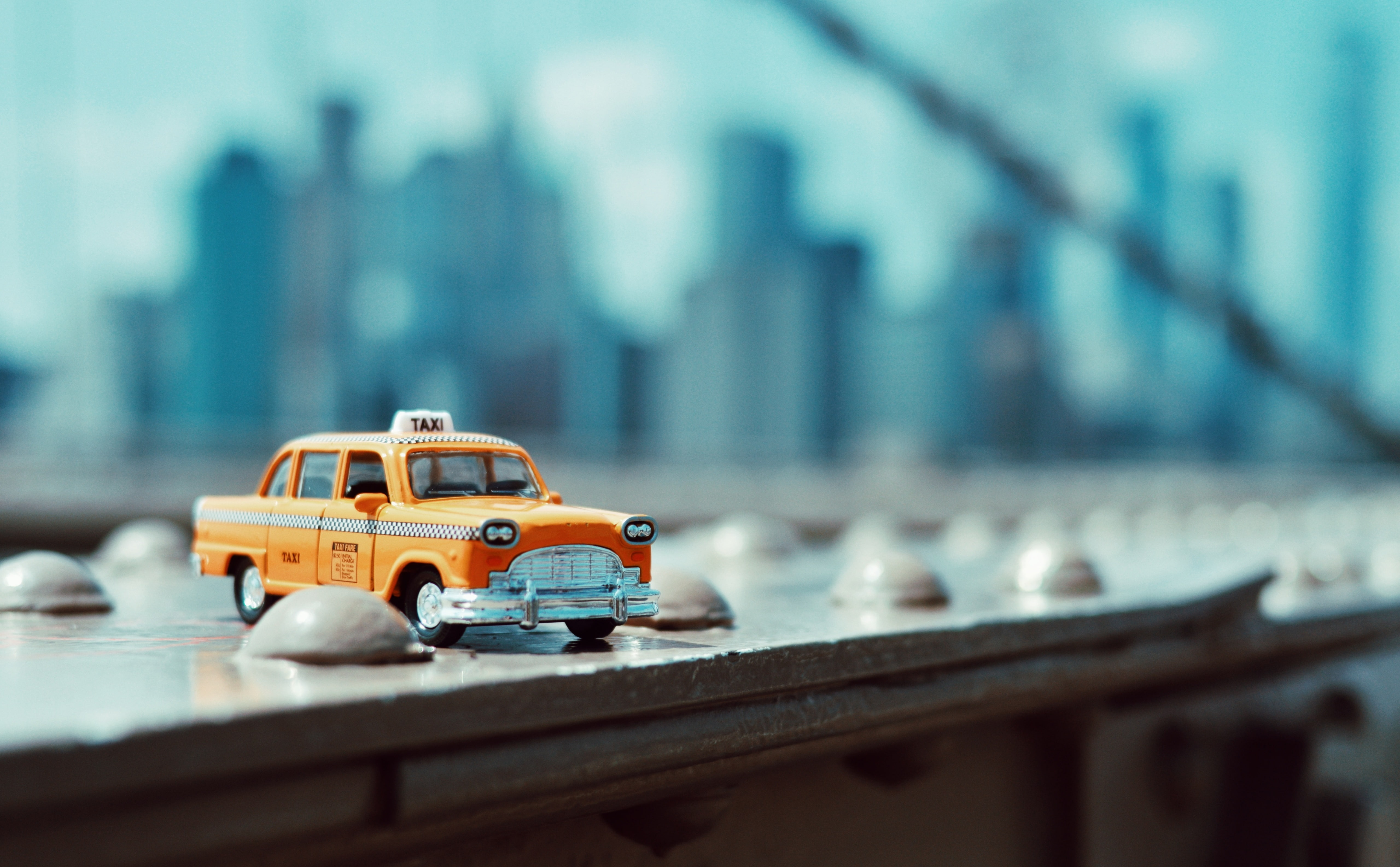 newyork, bridge, Taxi, Aero, brooklynbridge, toys, Classic, classiccar, 5K, brooklyn, Miniature, Macro, HD Wallpaper