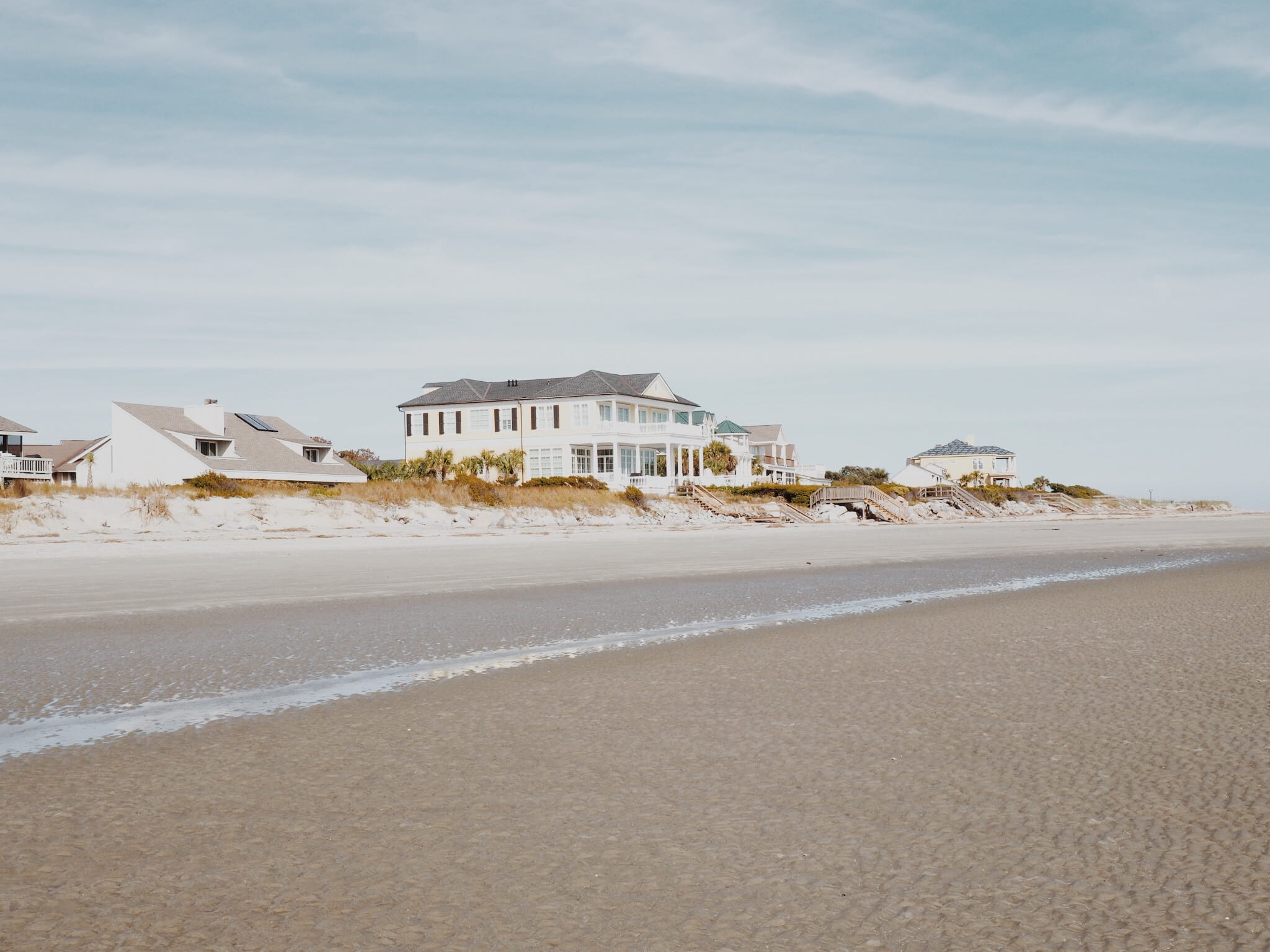 near, motion, architecture, beach house, no people, shore, gray, building exterior, cloud - sky, day, front, sea, beach, 1080P, road, white, beauty in nature, HD Wallpaper