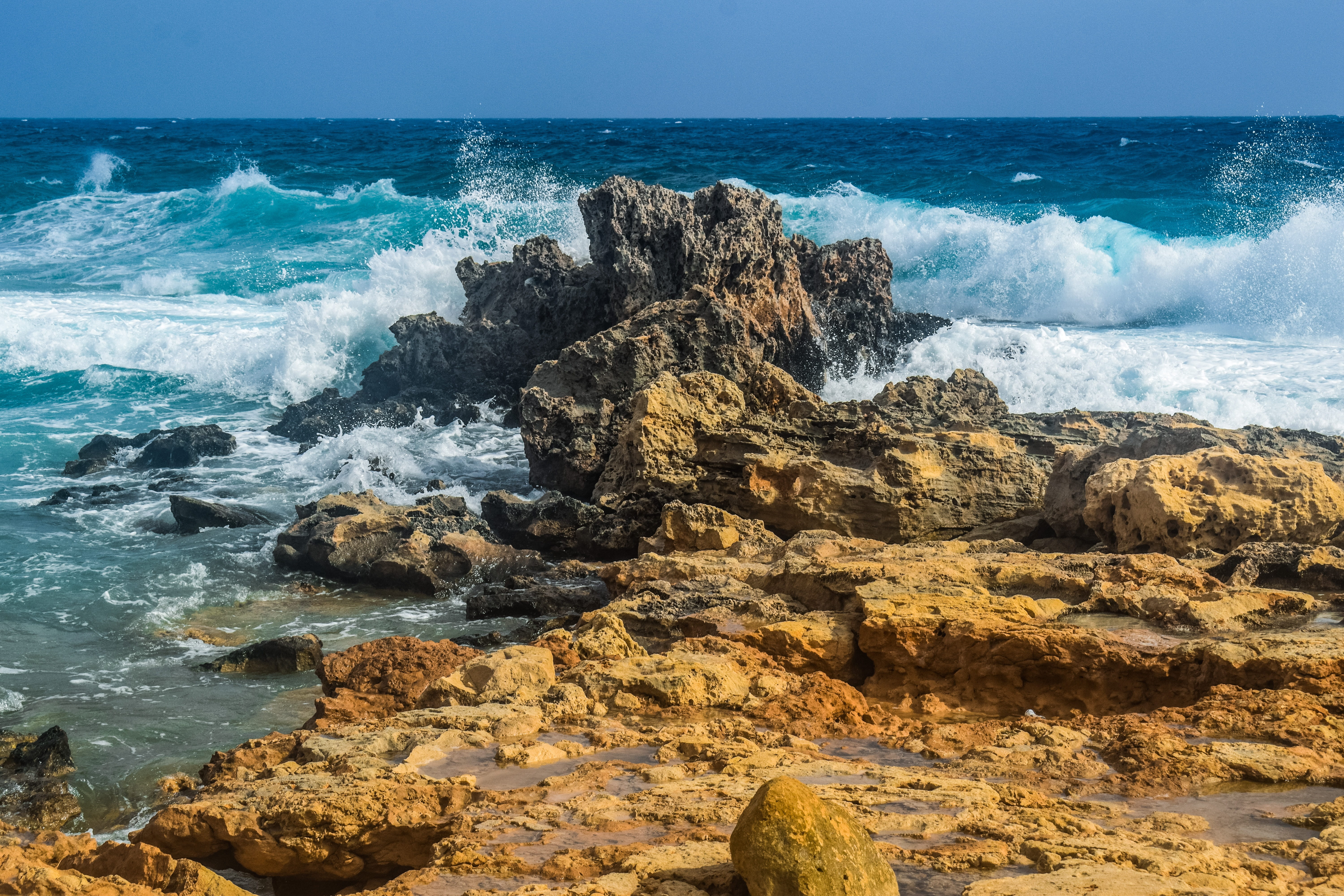 beach, horizon over water, 5K, sea, sport, motion, water, horizon, scenics - nature, breaking, land, rock, surfing, waves, stormy weather, rocky coast, HD Wallpaper