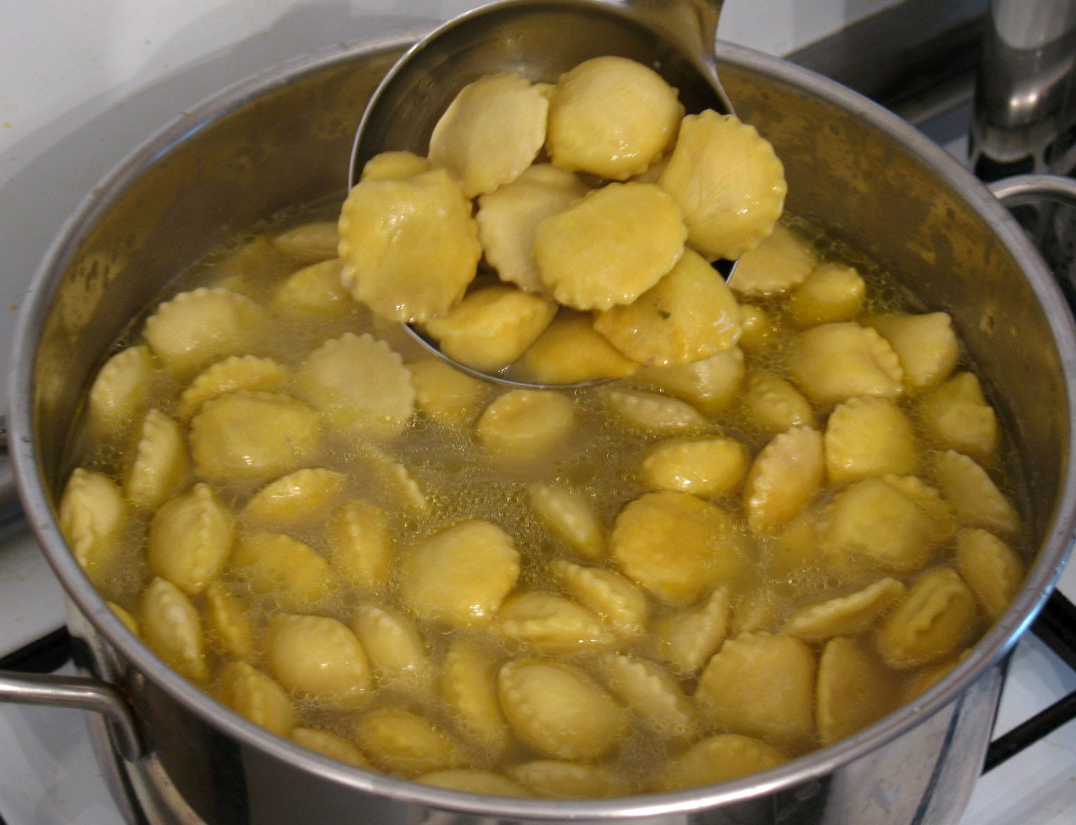 food And Drink, brodo, food, vegetable, boiling, container, yellow, photos, healthy eating, cuisine, kitchen utensil, cooking Pan, high angle view, Parma, HD Wallpaper
