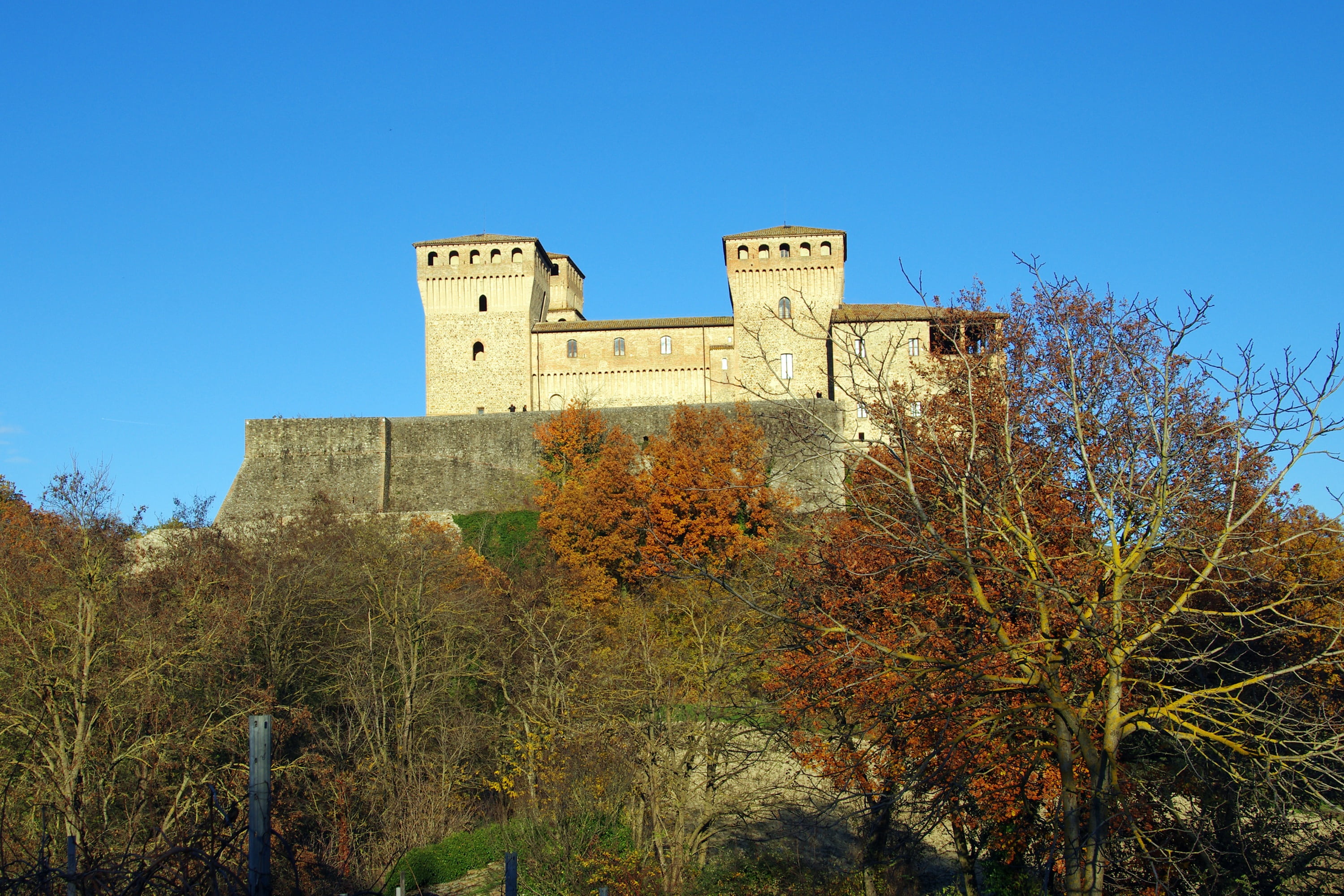 middle ages, the past, langhirano, italy, low angle view, monument, medieval castle, day, nature, toasting, old, history, fort, plant, 2K, emilia romagna, HD Wallpaper