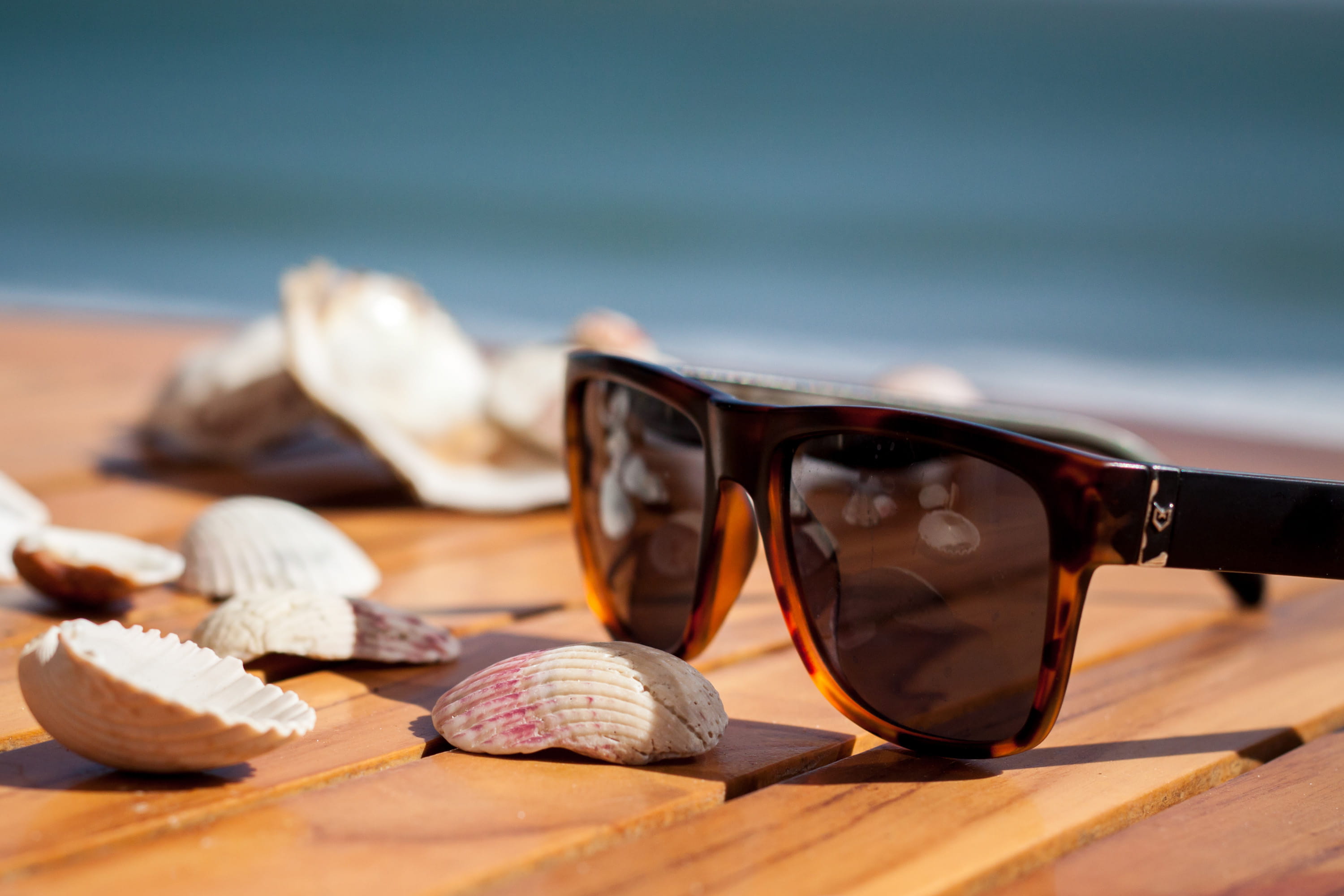 close-up, Sunglasses, water, selective focus, travel, outdoors, tropical Climate, relaxation, security, sea, personal accessory, focus on foreground, day, HD Wallpaper