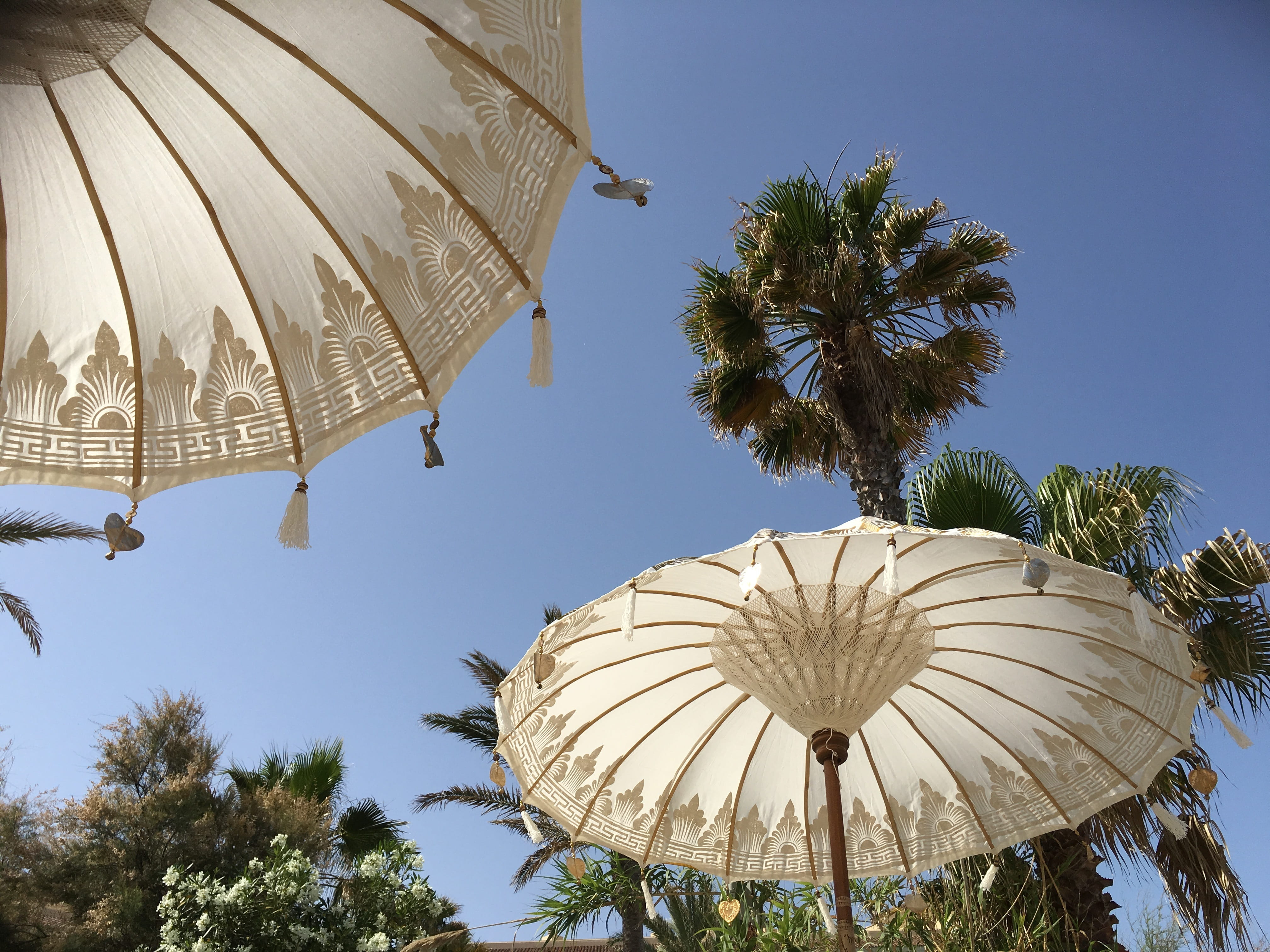 parasol, nature, travel, 4K, spain, protection, clear sky, low angle view, sunlight, tree, india, sunshade, architecture, holiday, security, ibiza, built structure, HD Wallpaper