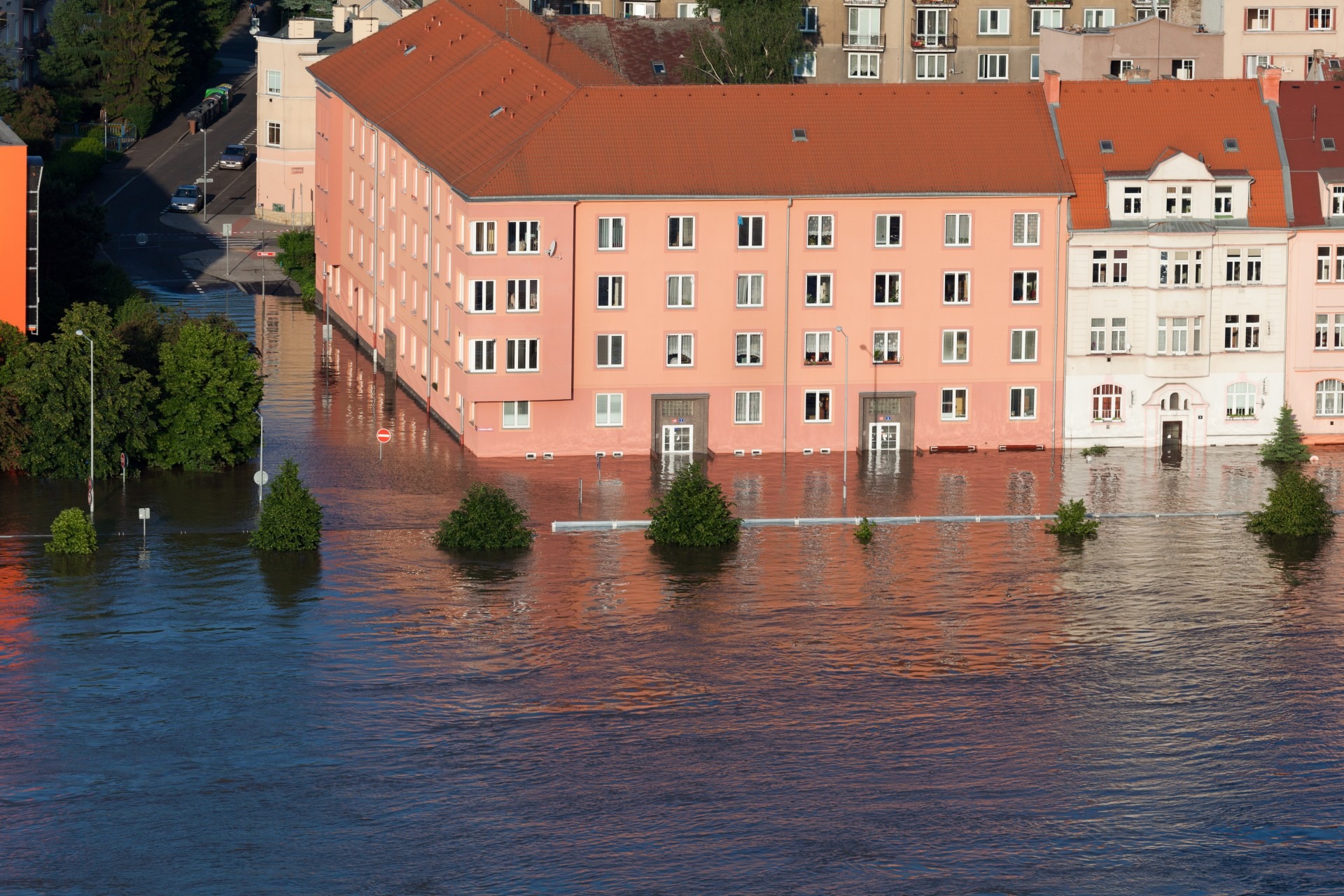 sea, beige, street, wet, building exterior, 1080P, trees, weather, rain, painted, water, no people, apartment, nature, reflection, rippled, flood, building underwater, HD Wallpaper