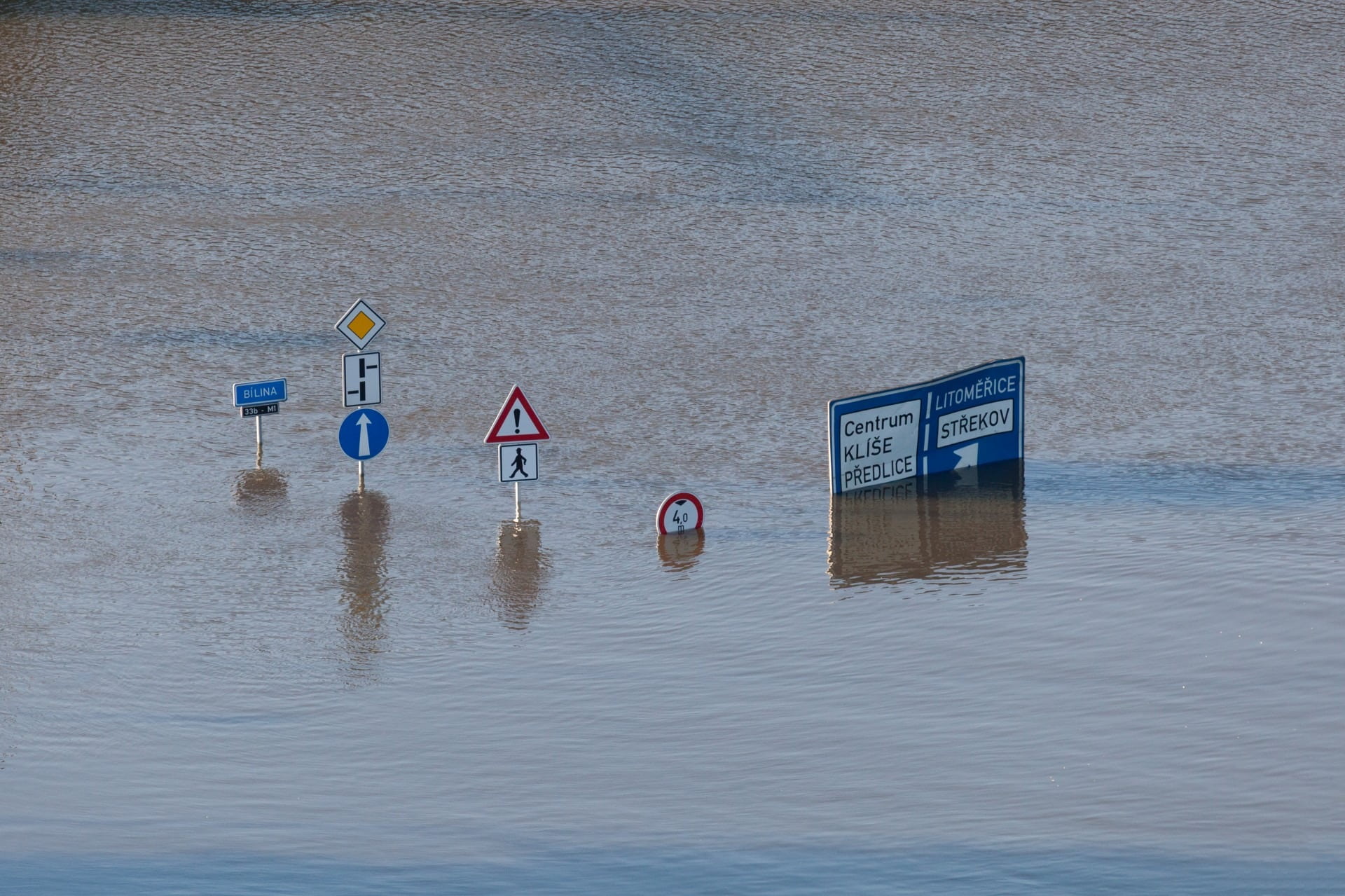 danger, signages, built structure, architecture, security, river, environment, high angle view, disaster, waterfront, climate, traffic, 1080P, underwater, HD Wallpaper