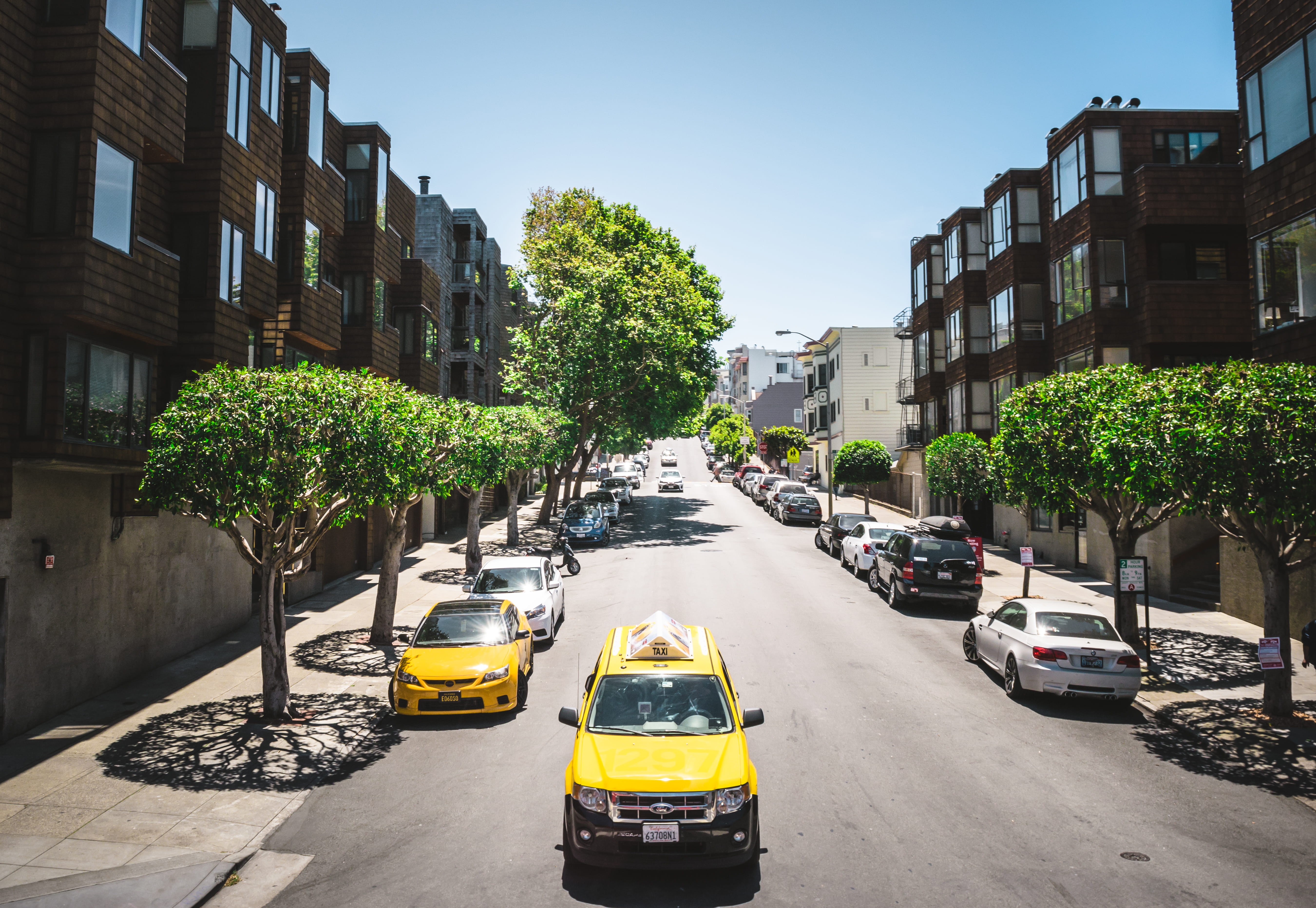 Taxi, beside, car, travel Destinations, building, 5K, passing, assorted, road, Ford Escape, uSA, city, city Life, plant, new York City, sky, motor vehicle, HD Wallpaper