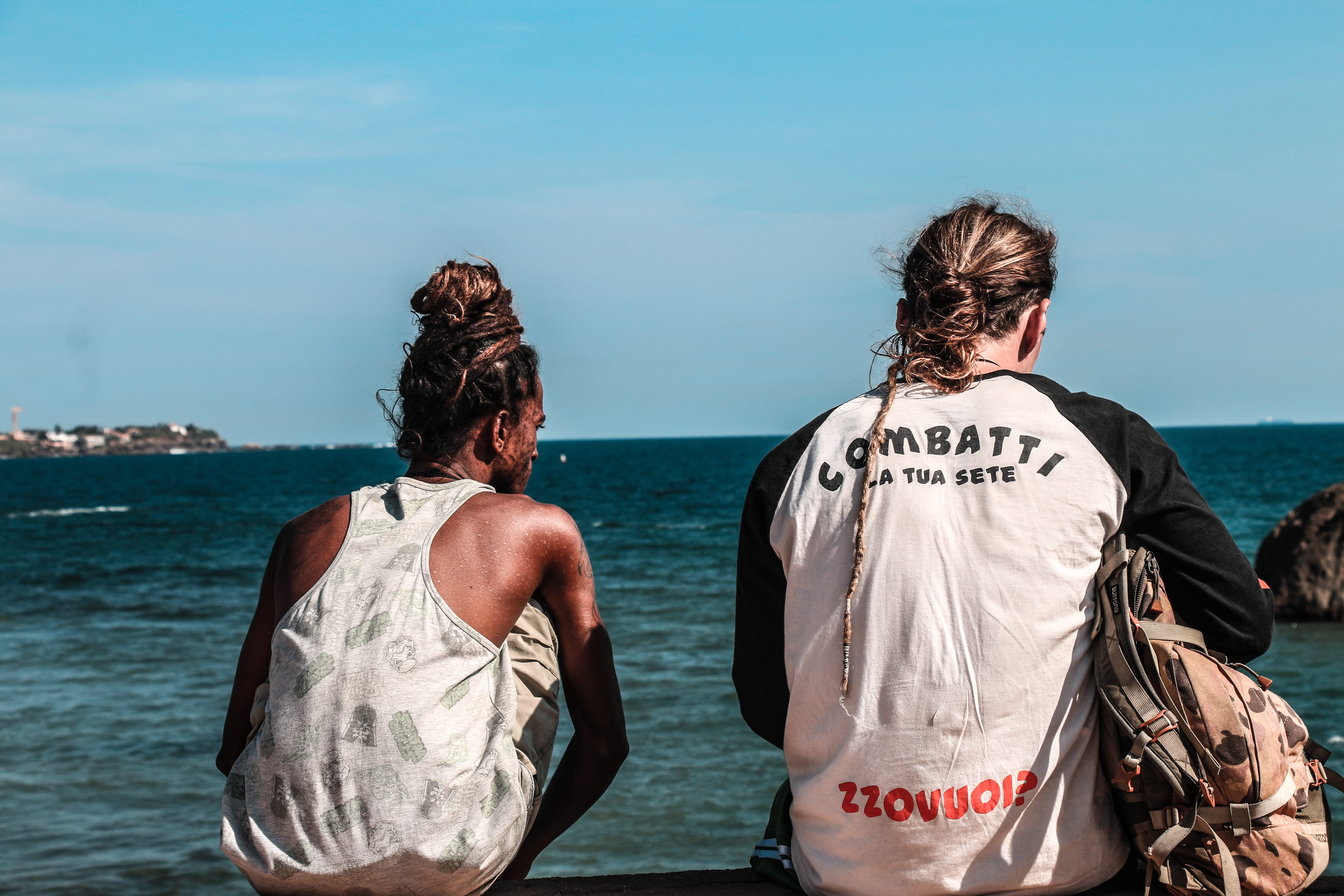 real people, water, outdoors, couple - relationship, landscape, people, beach, leisure activity, seashore, land, nature, 5K, hairstyle, rear view, daytime, HD Wallpaper
