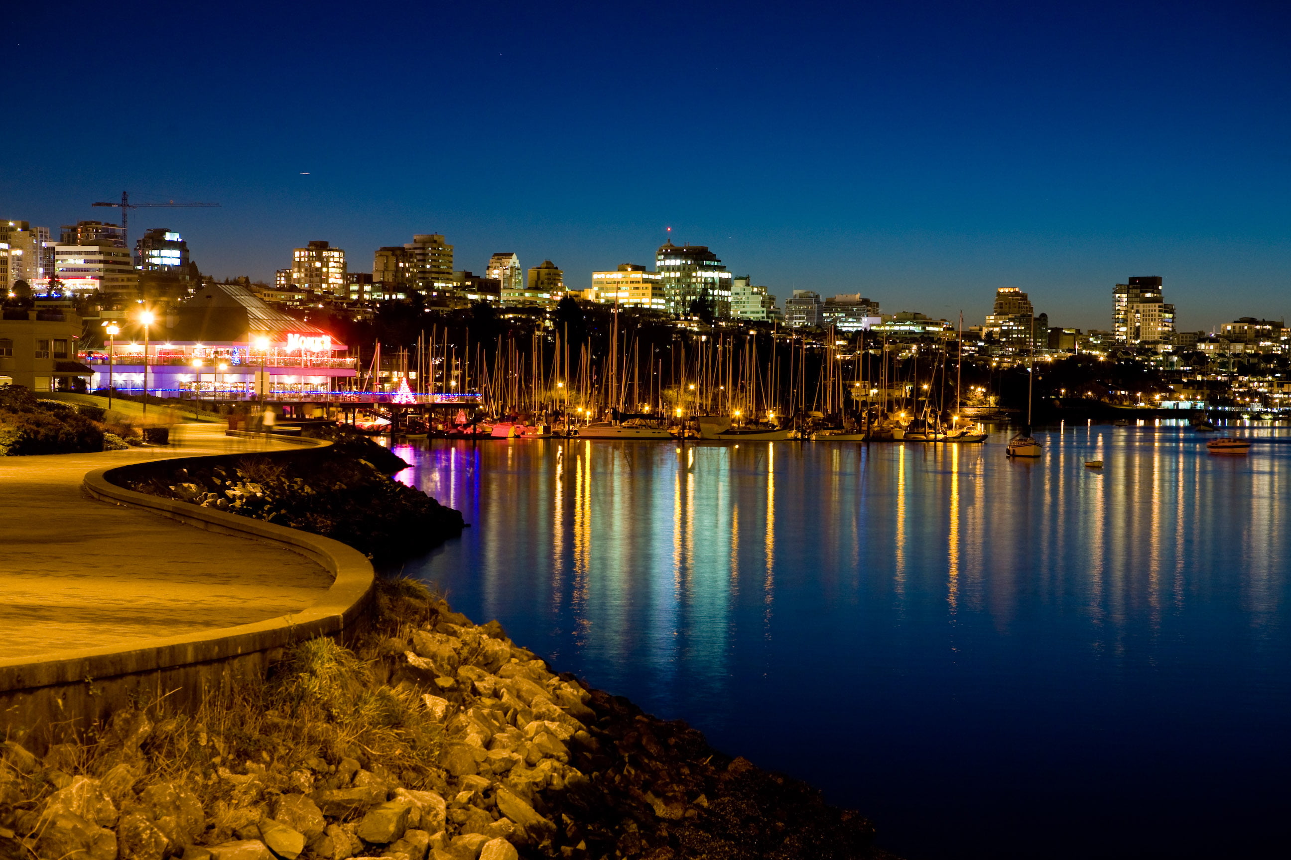false creek, 2K, urban Scene, urban Skyline, monks, cityscape, winter, architecture, body of water, sky, seawall, night, long exposure, blue hour, reflecting, HD Wallpaper