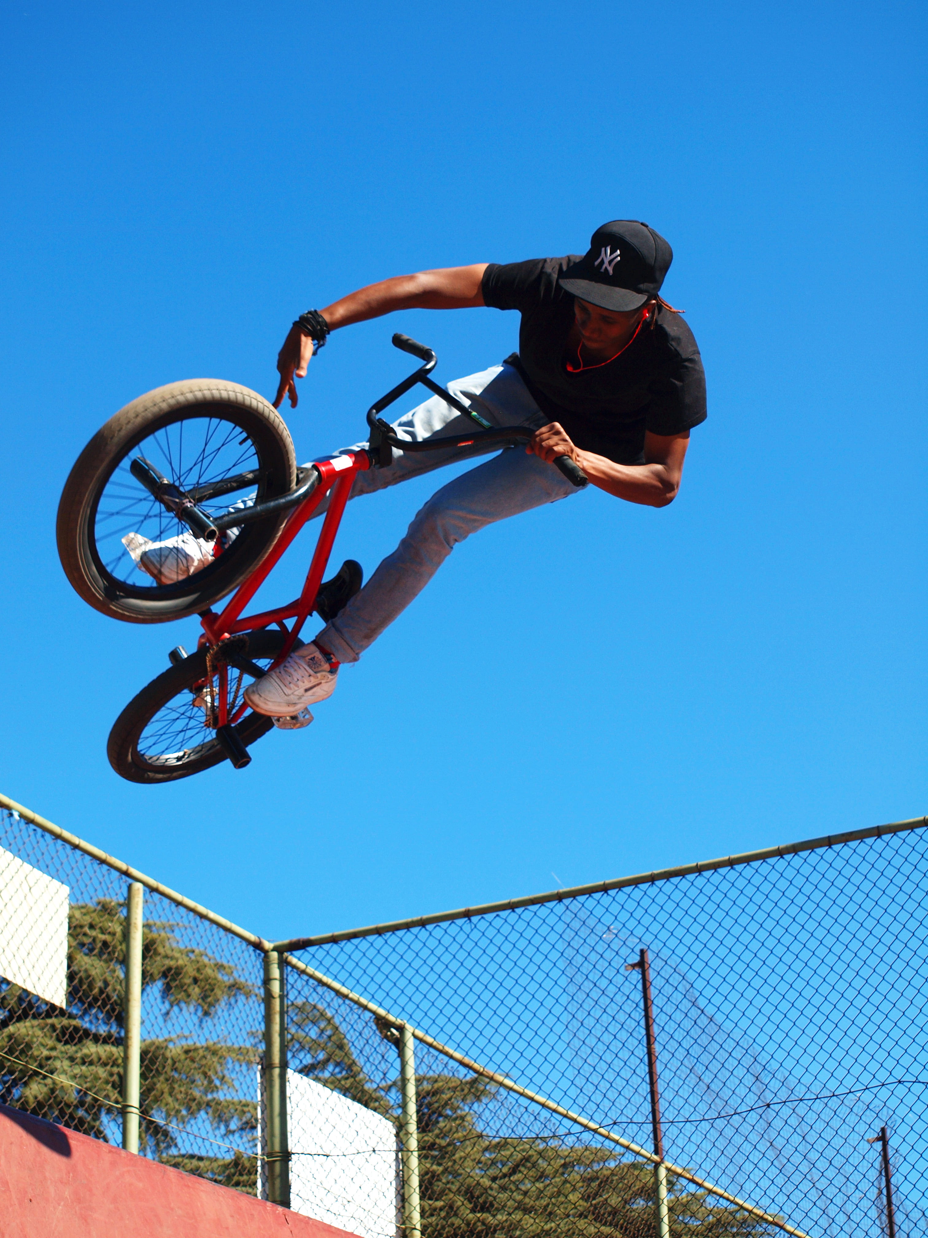 4K, outdoors, sport, healthy, guy, clear sky, day, lifestyles, full length, bicycle, skateboard park, sky, #biketricks, mid-air, jumping, person, real people, Phone HD Wallpaper