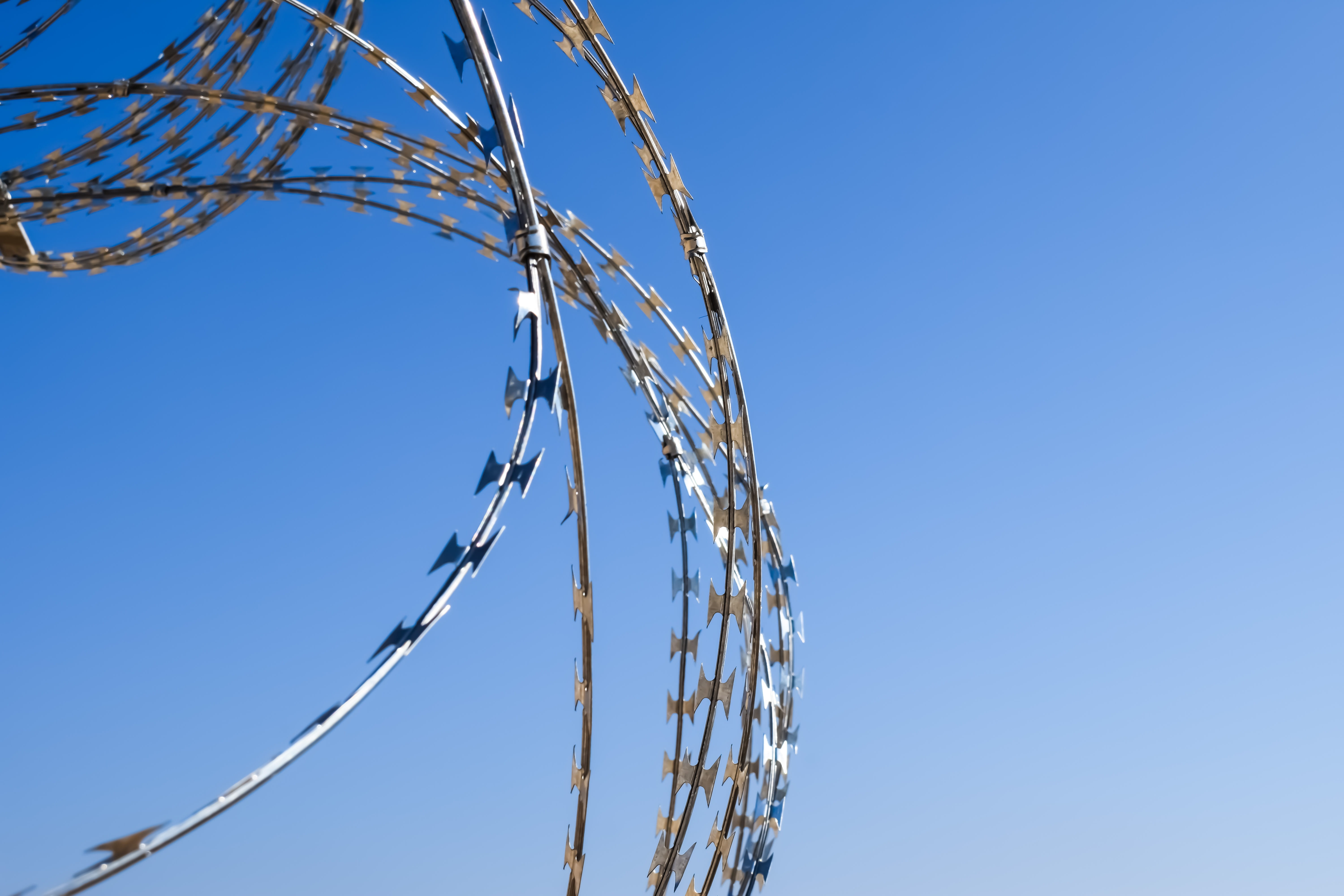 security, sign, outdoors, blue, clear, copy space, metal, dom, nature, pattern, barbed wire, spiky, no people, border, low angle view, barrier, wire, alloy, HD Wallpaper