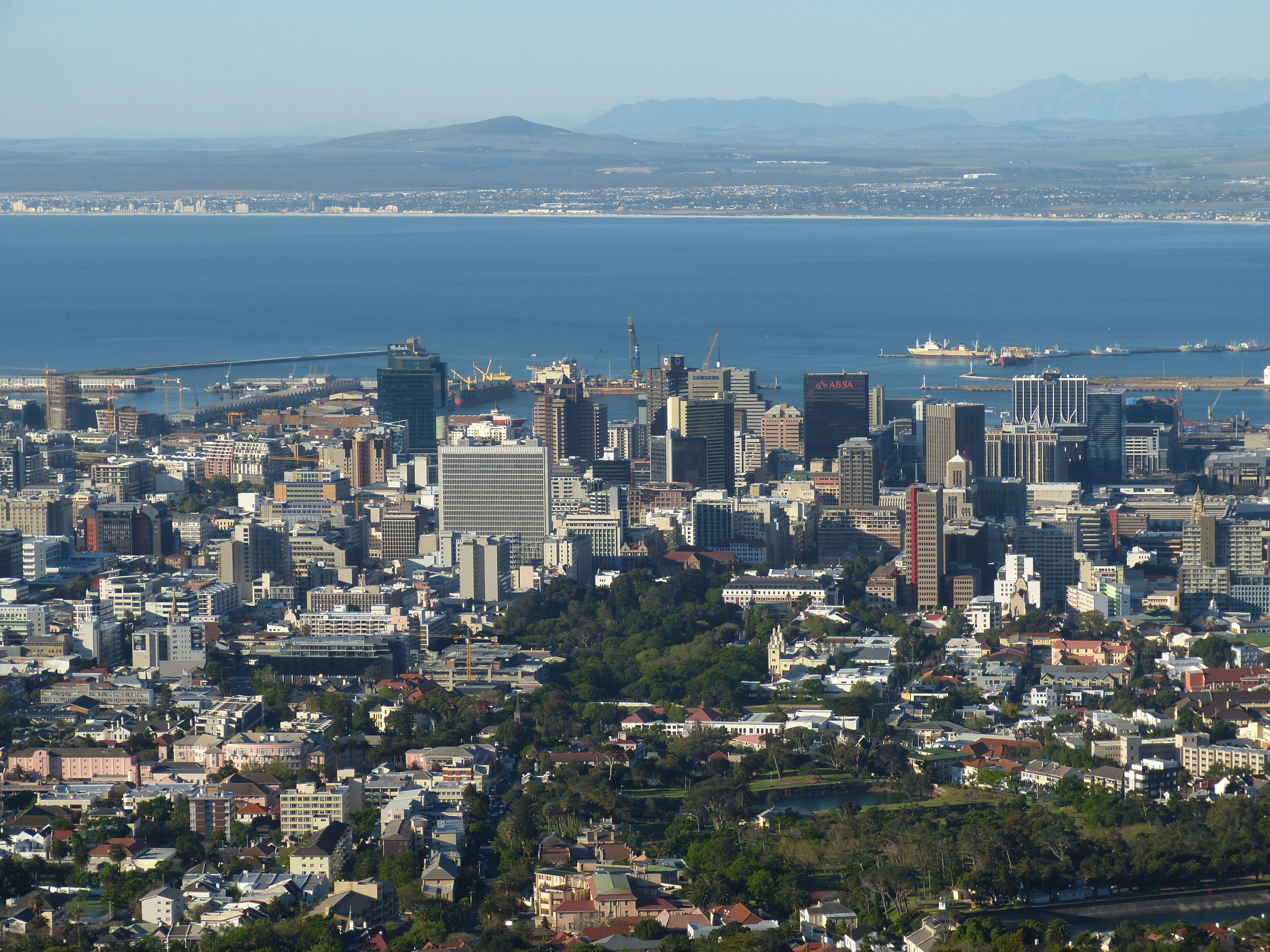 high angle view, cityscape, built structure, Table Mountain, city, outdoors, skyscraper, port, sky, crowd, bay, ocean, distant view, travel destinations, HD Wallpaper