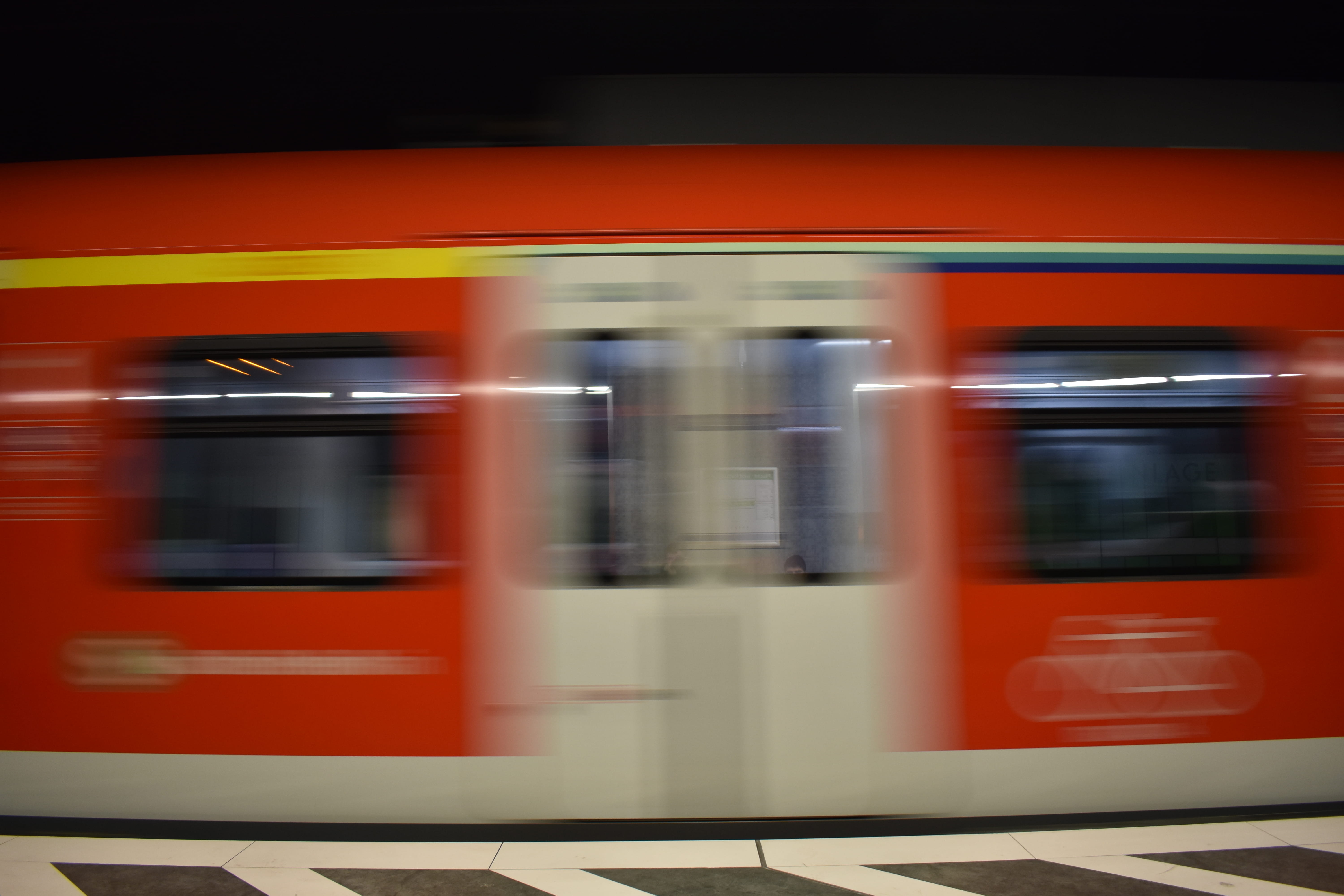 taunusanlage, 5K, railroad station platform, station, train - vehicle, red, rail transportation, railroad station, frankfurt, mode of transportation, deutschebahn, HD Wallpaper