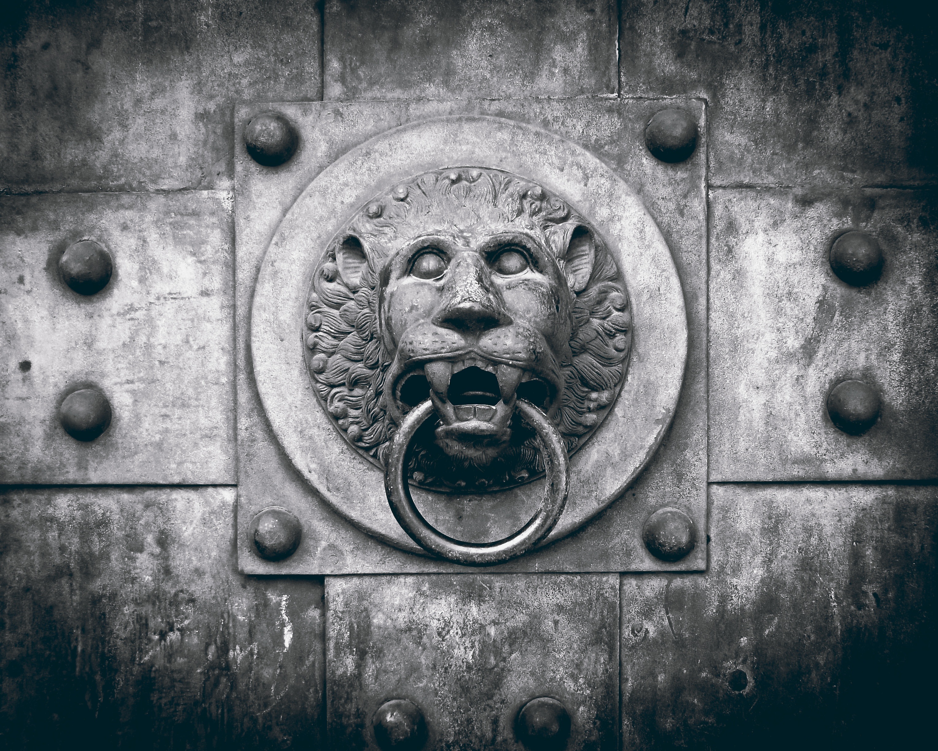 craft, input, doorknocker, knocker, grayscale, outdoors, church door, day, handle, gate, metal handle, door, fitting, carving - craft product, 2K, human representation, HD Wallpaper