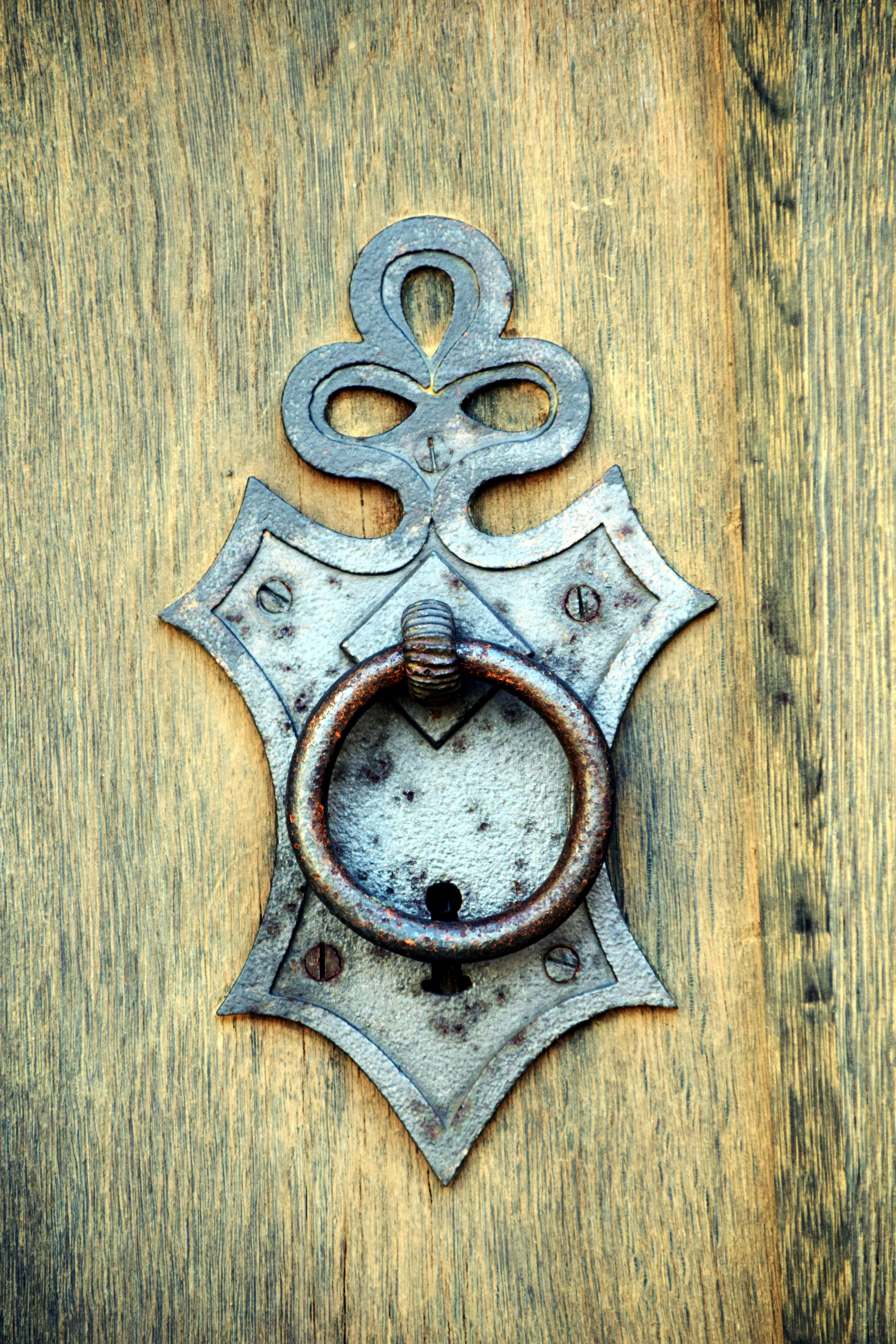 gothic style, door knocker, design, closed, rustic, full frame, antique, close-up, backgrounds, wooden, outdoors, ornate, 5K, used, safety, shape, key hole, Phone HD Wallpaper