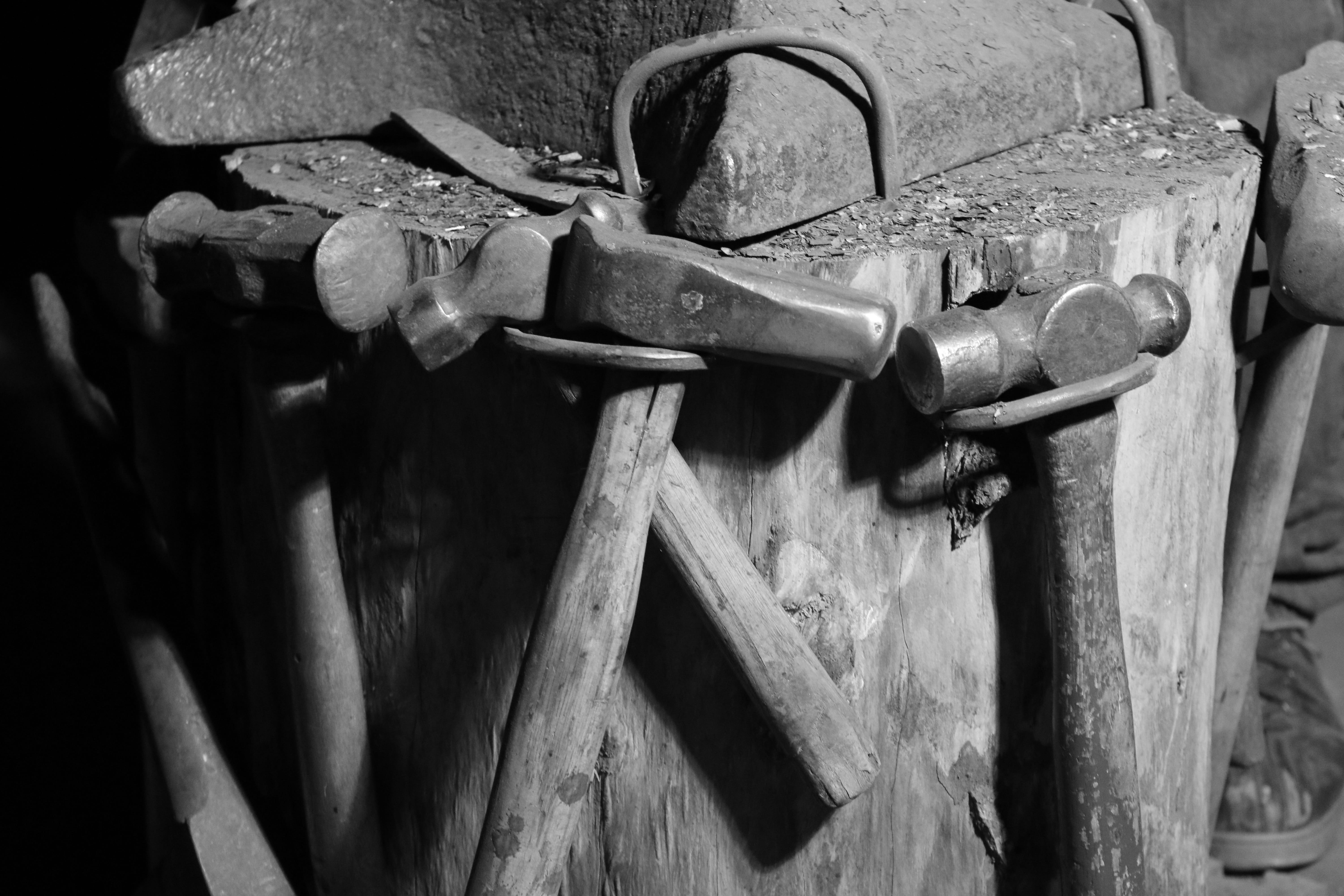 entrance, latch, protection, safety, door, blacksmith, rusty, backgrounds, day, 5K, workshop, focus on foreground, no people, metal, outdoors, lock, tools, HD Wallpaper