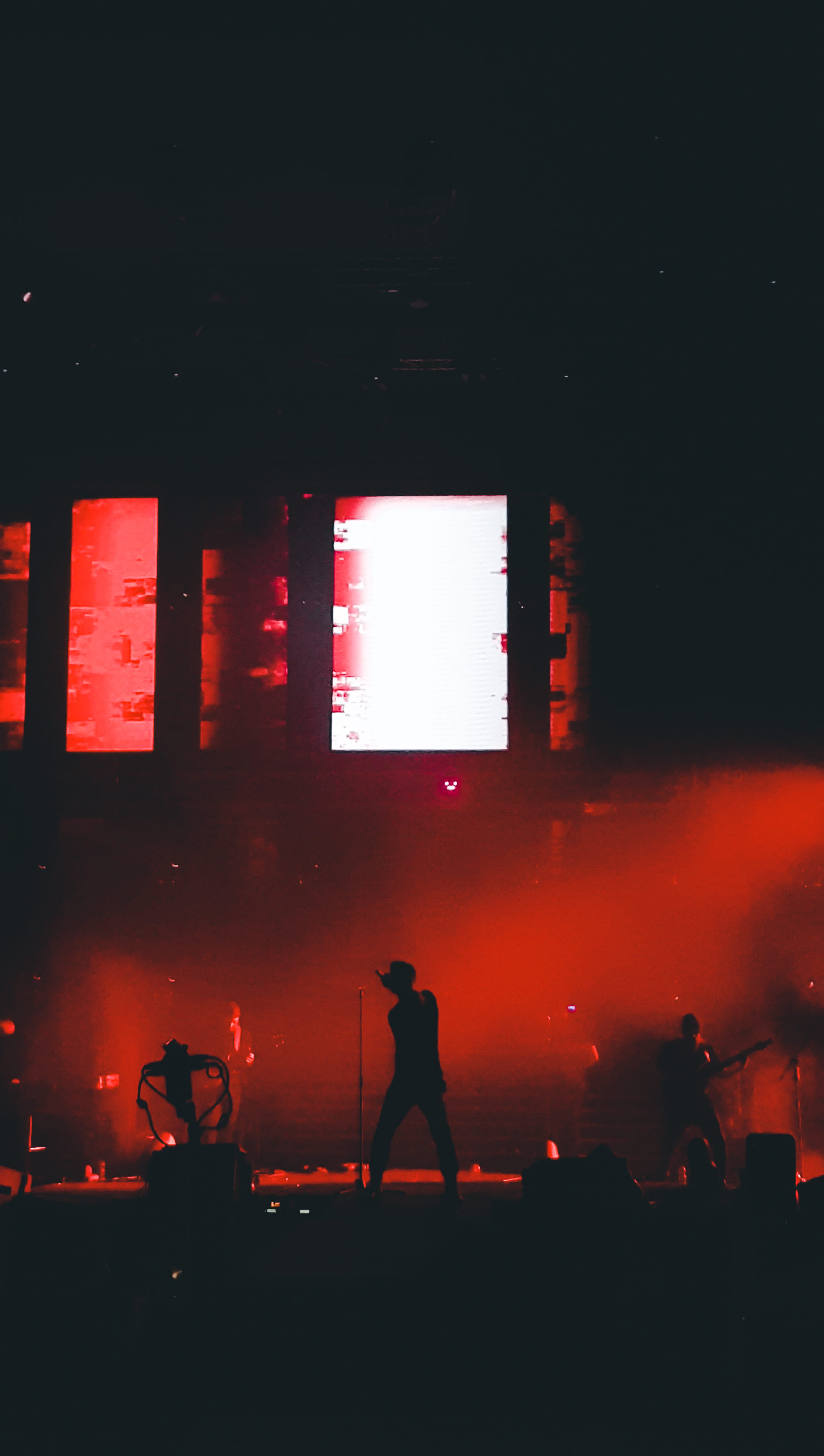 rock music, group of people, singer, performance, night life, 2K, spotlight, occupation, night, skill, light, band, performing arts event, person, crowd, Phone HD Wallpaper