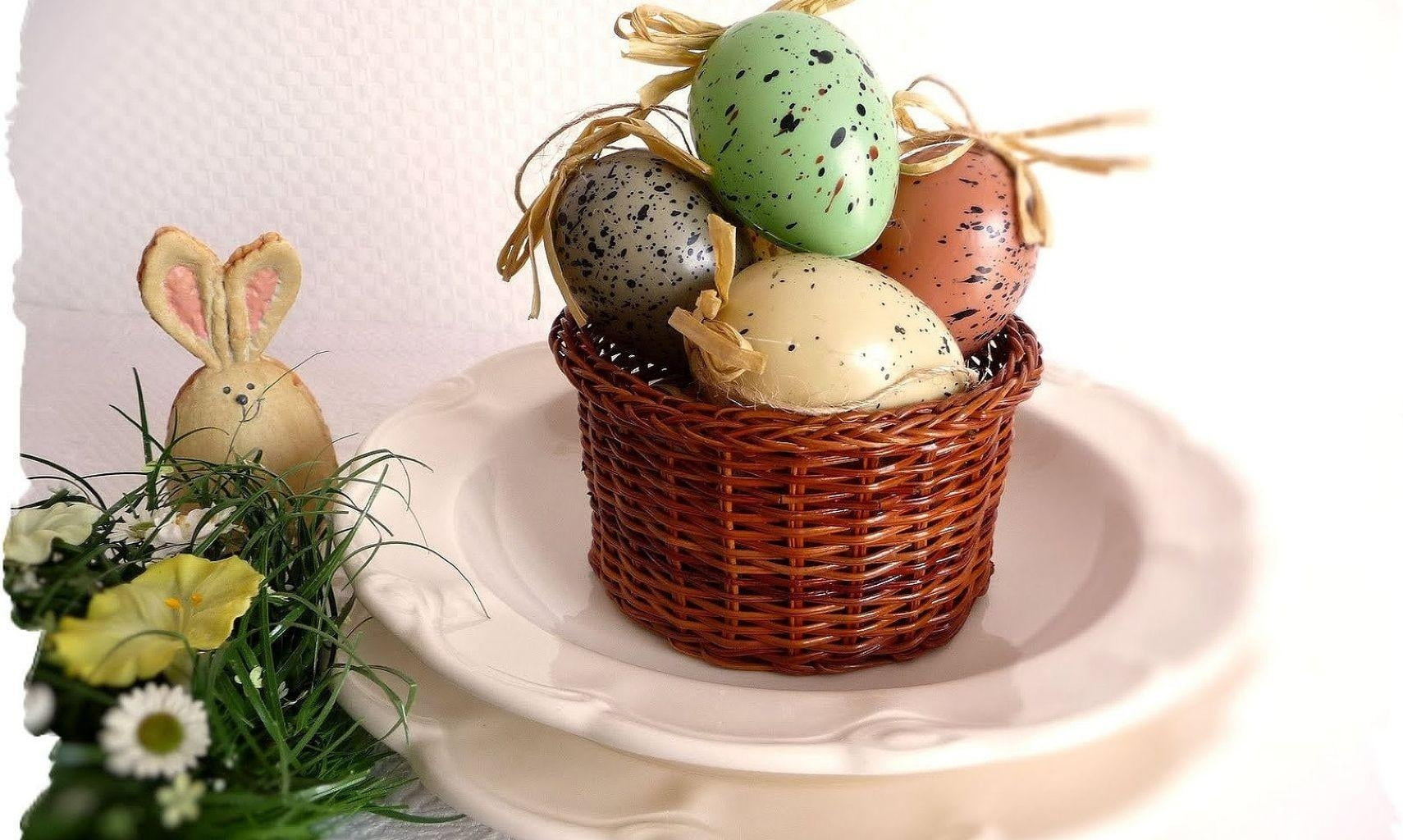 white, multi Colored, flowering plant, table, pascha, flower, decorating, holiday, food, cultures, food and drink, season, color, feast, no People, basket, HD Wallpaper
