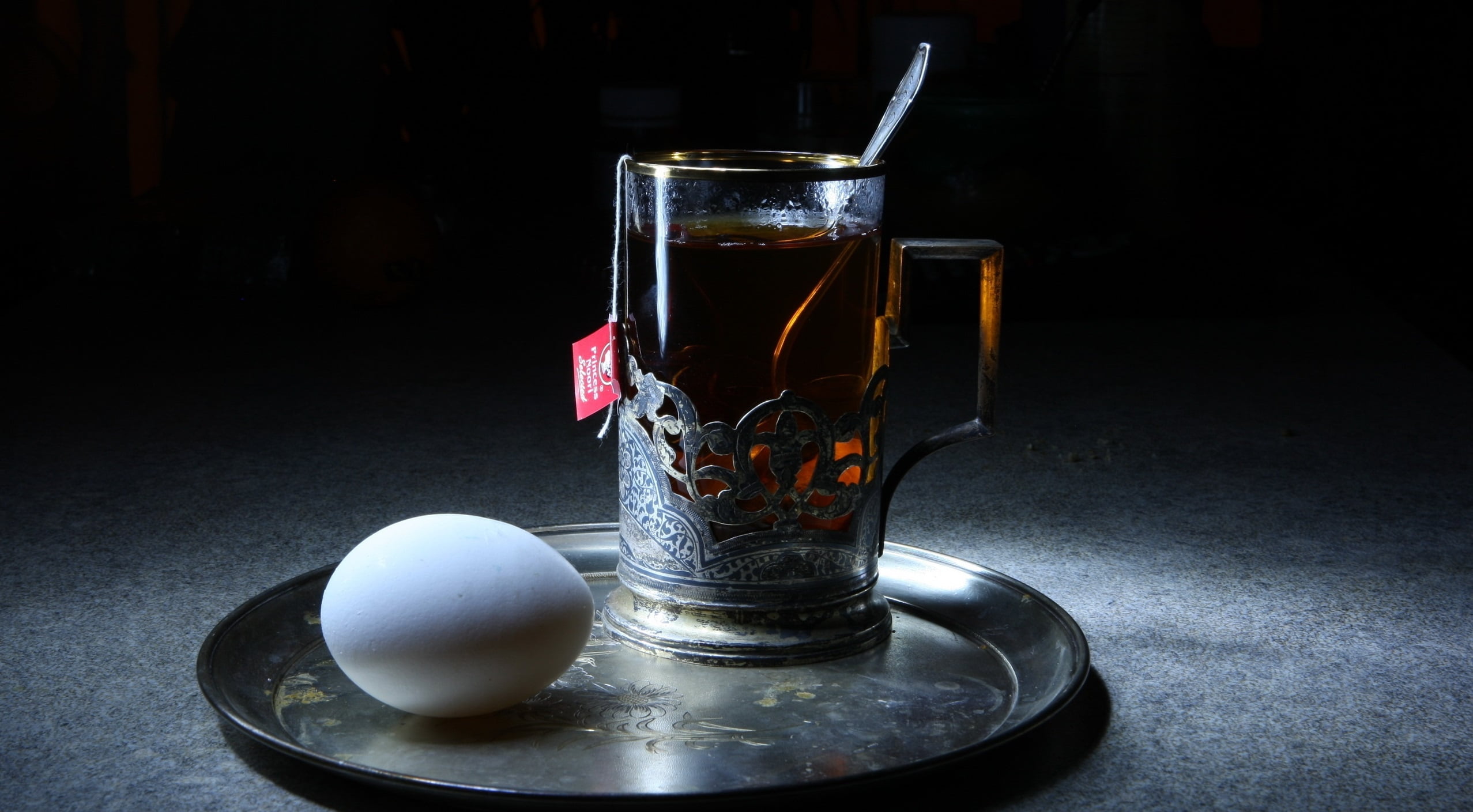brown, table, focus on foreground, eating utensil, black background, 1080P, dark, indoors, backgrounds, glass, drinking Glass, pub, cold - Temperature, HD Wallpaper