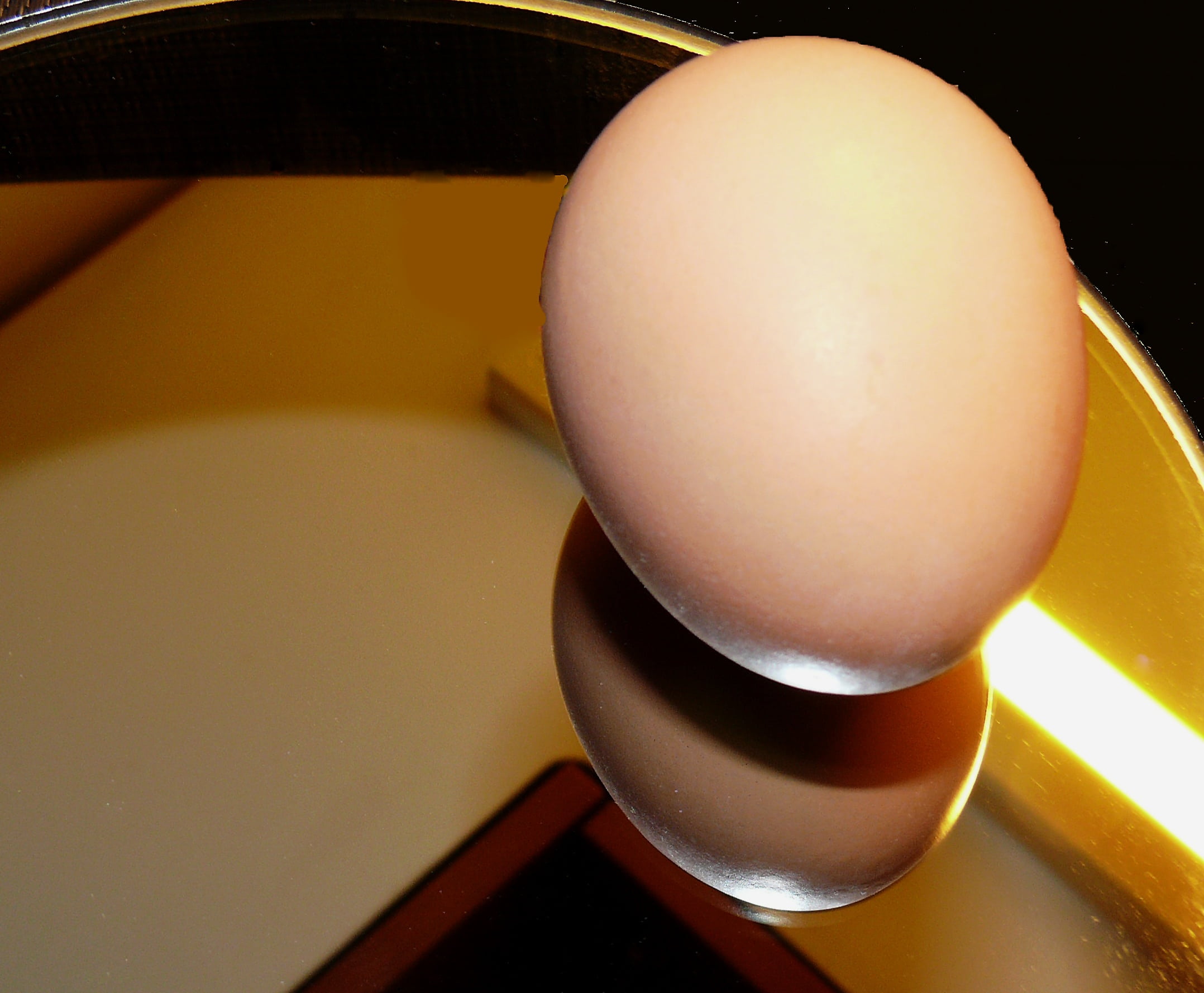 eggshell, no people, crockery, chicken eggs, high angle view, raw food, oval, mirroring, egg, 1080P, boiled egg, breakfast, hens egg, close-up, black background, HD Wallpaper
