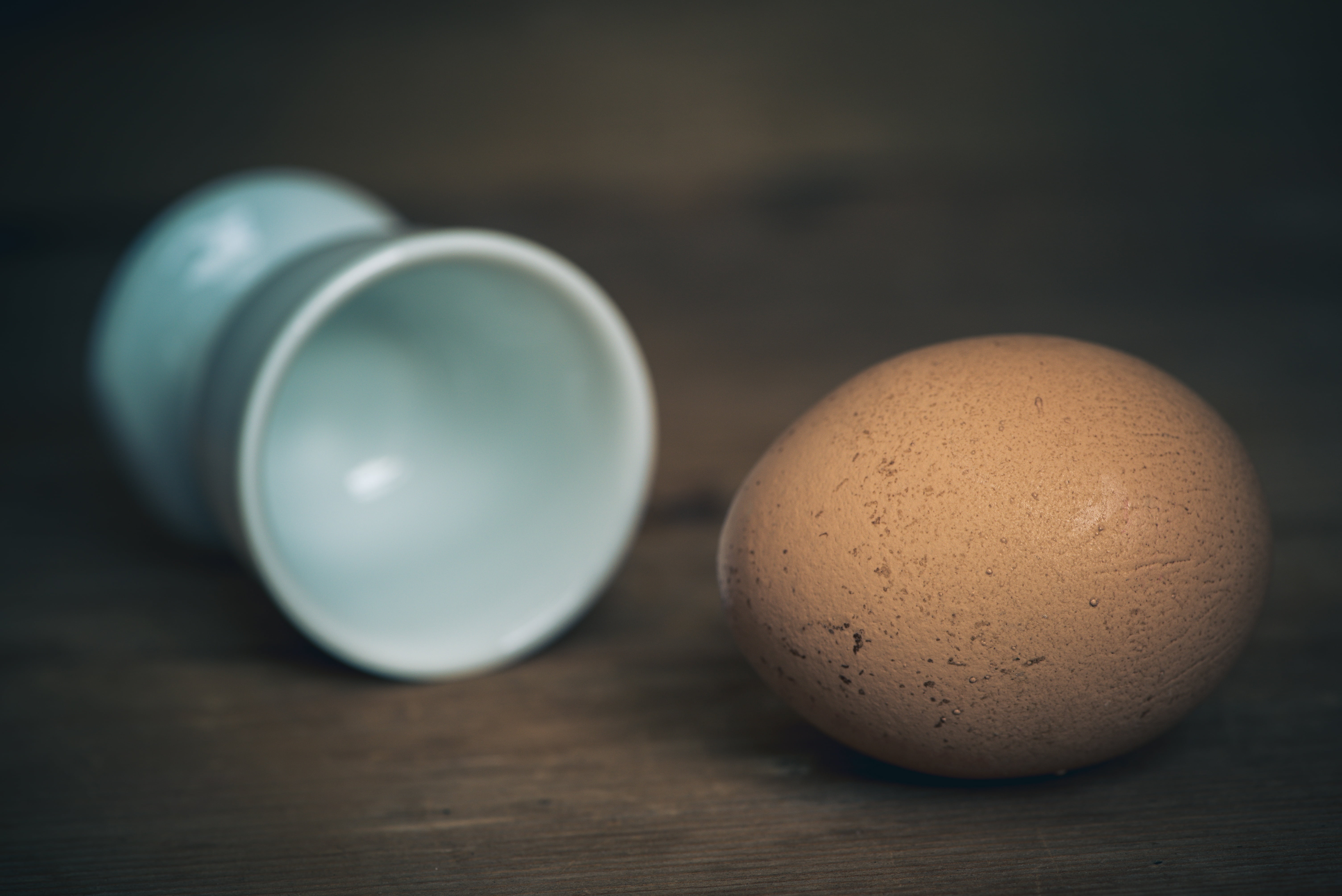 oval, eat, close-up, close, 5K, eggcup, breakfast, white color, table, holder, indoors, nutrition, chicken product, protein, egg, fragility, focus on foreground, HD Wallpaper