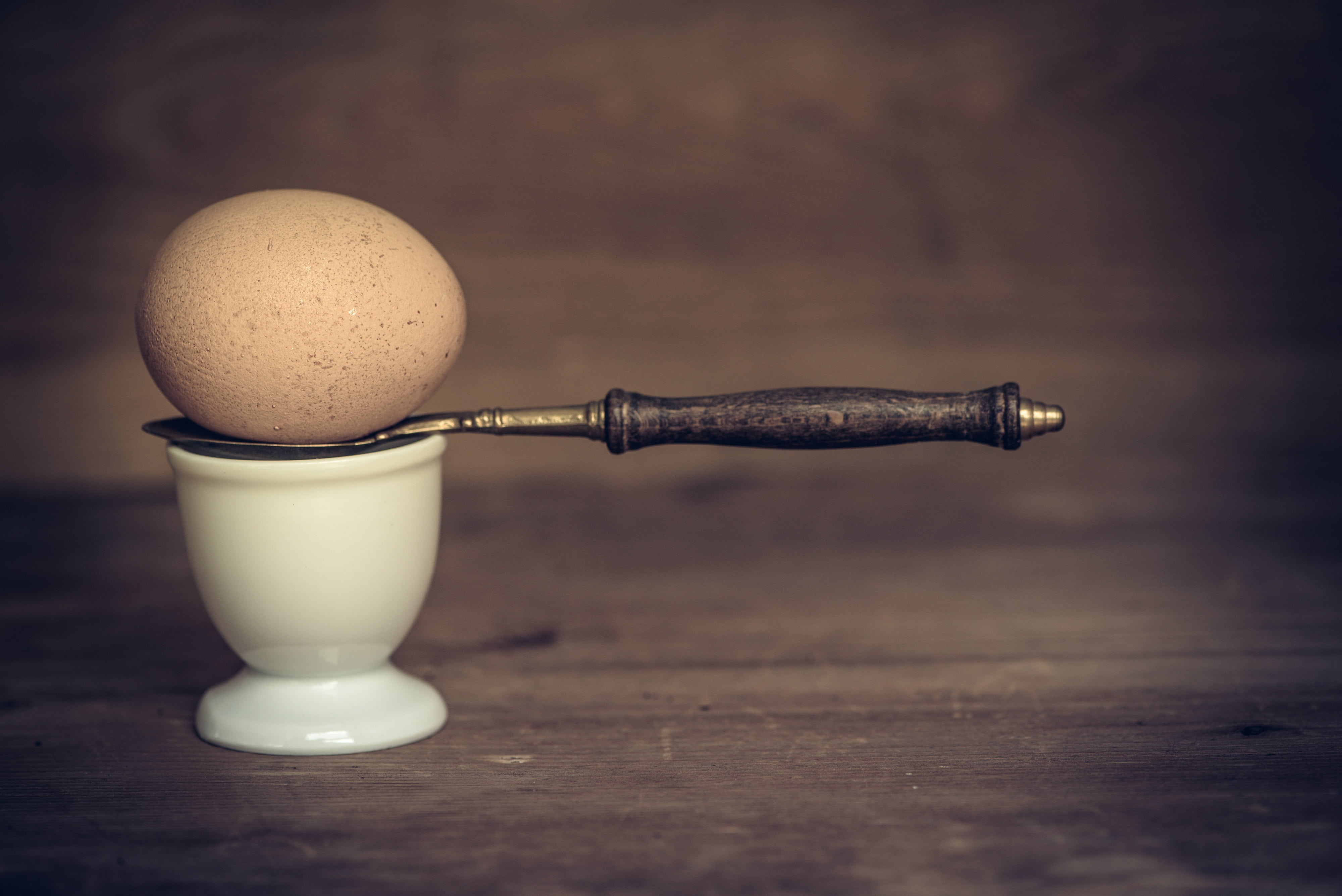 healthy eating, kitchen utensil, natural product, cooking, brown egg, close-up, table, indoors, no people, egg, wellbeing, close, meal, text dom, brown, HD Wallpaper