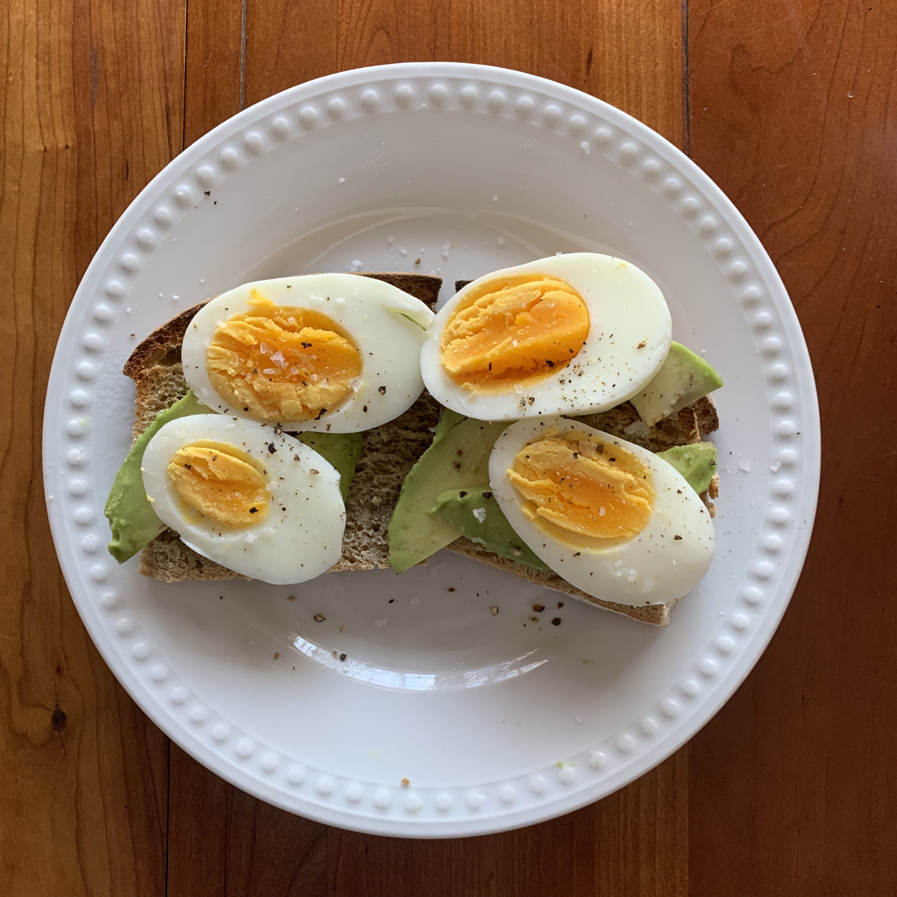 close-up, avocado toast, egg yolk, healthy, meal, avocado, serving size, delicious, tasty, breakfast, 2K, nutrition, fried, freshness, food and drink, Phone HD Wallpaper