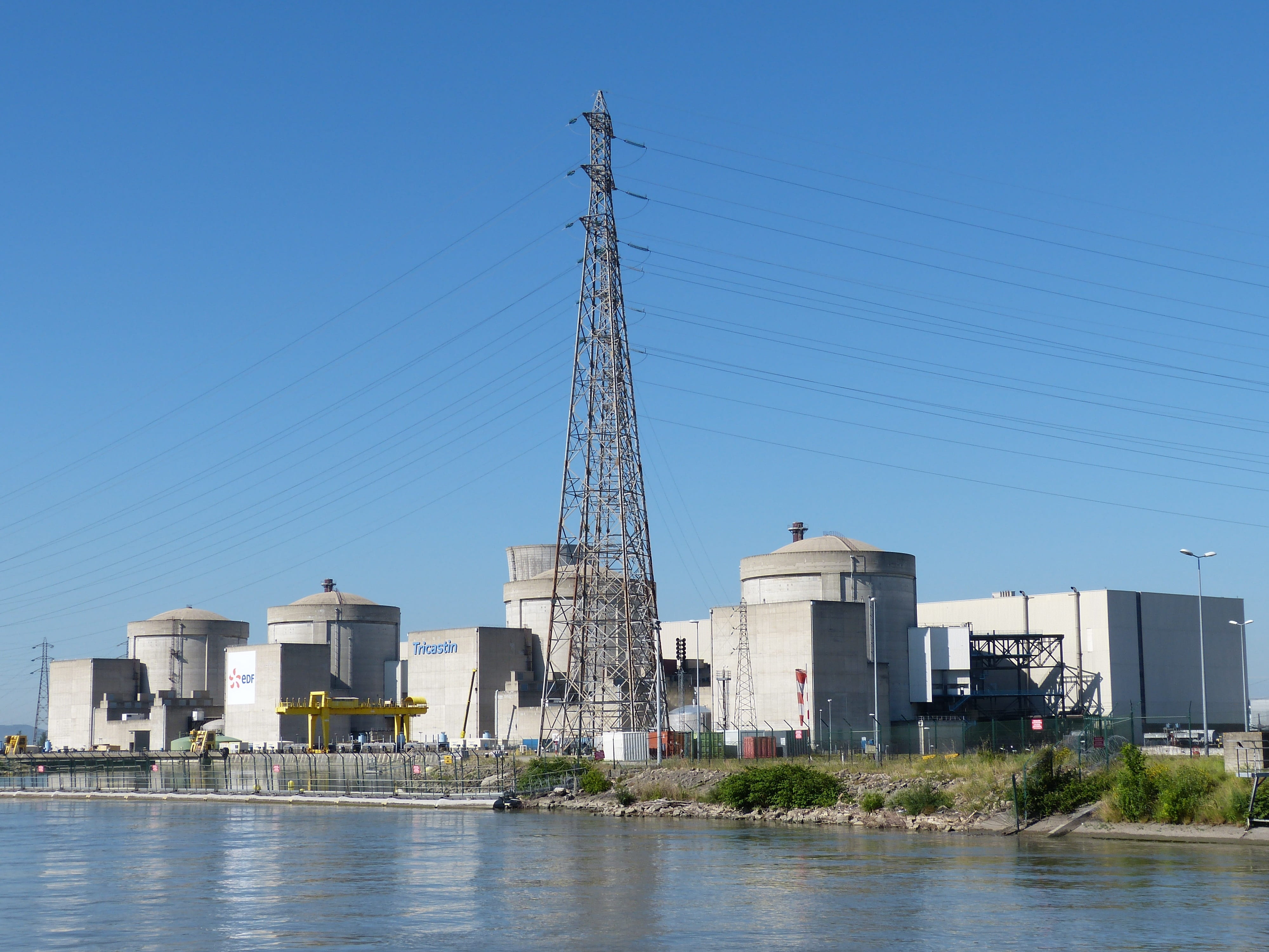 building exterior, tricastin, water, reactor, 4K, river, fuel and power generation, rhône, sky, France, no people, atomic energy, city, nature, power supply, HD Wallpaper