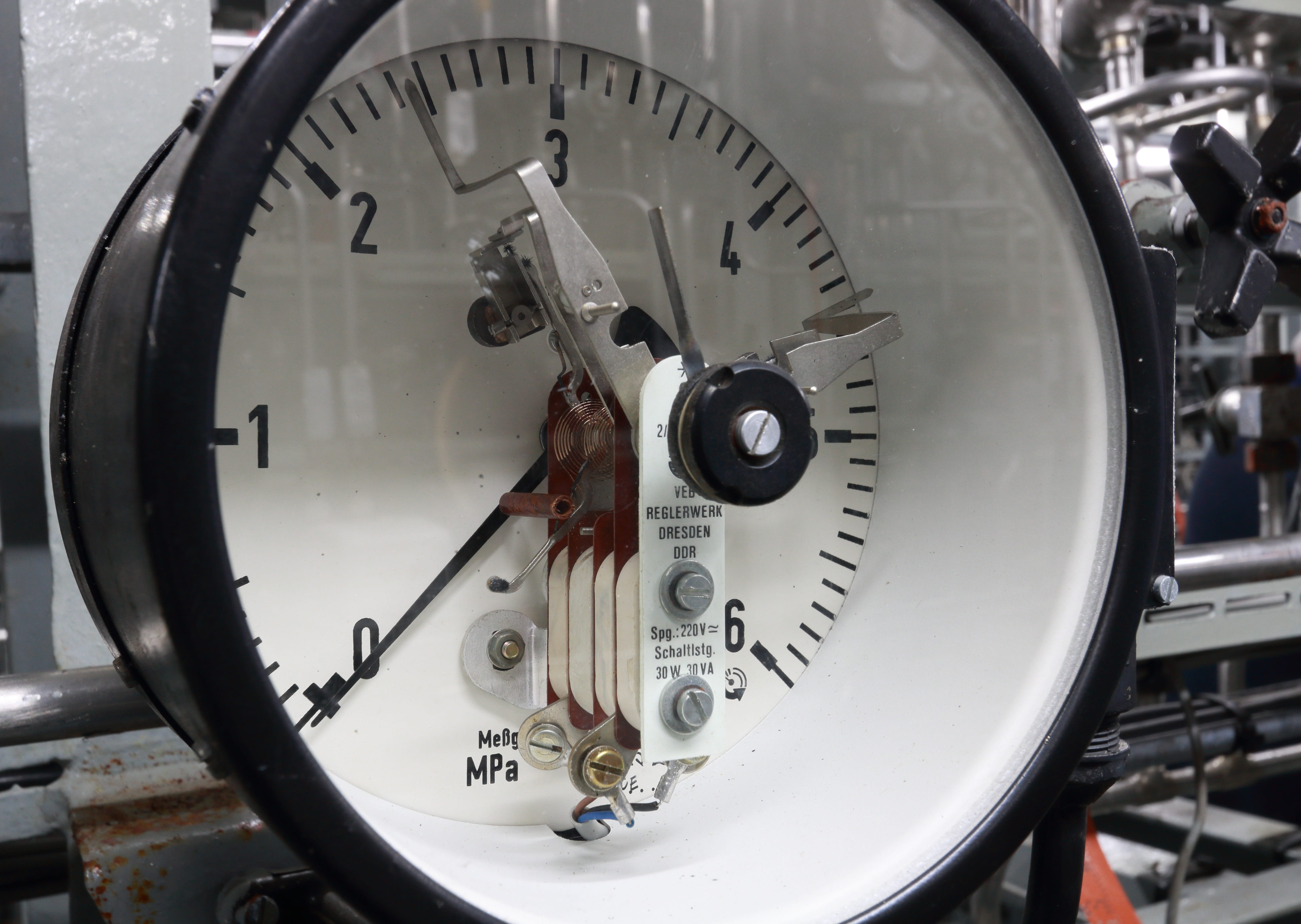 industrial equipment, metal, equipment, technology, reactor, complexity, industry, geometric shape, 5K, nuclear, factory, indicator alarm, pressure switch, HD Wallpaper