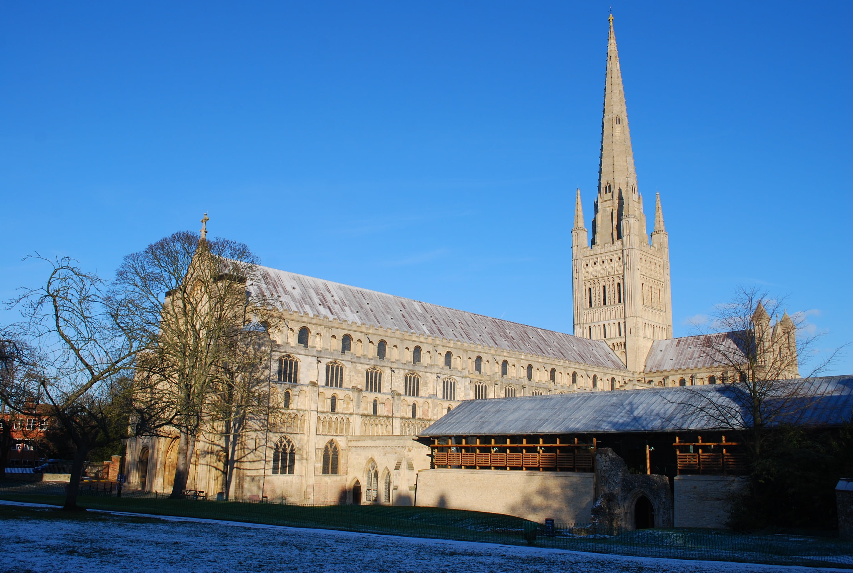 british, blue, europe, european, 2K, sky, religion, travel destinations, spire, history, uk, heritage, outdoors, cathedral, clear sky, historical, architecture, HD Wallpaper
