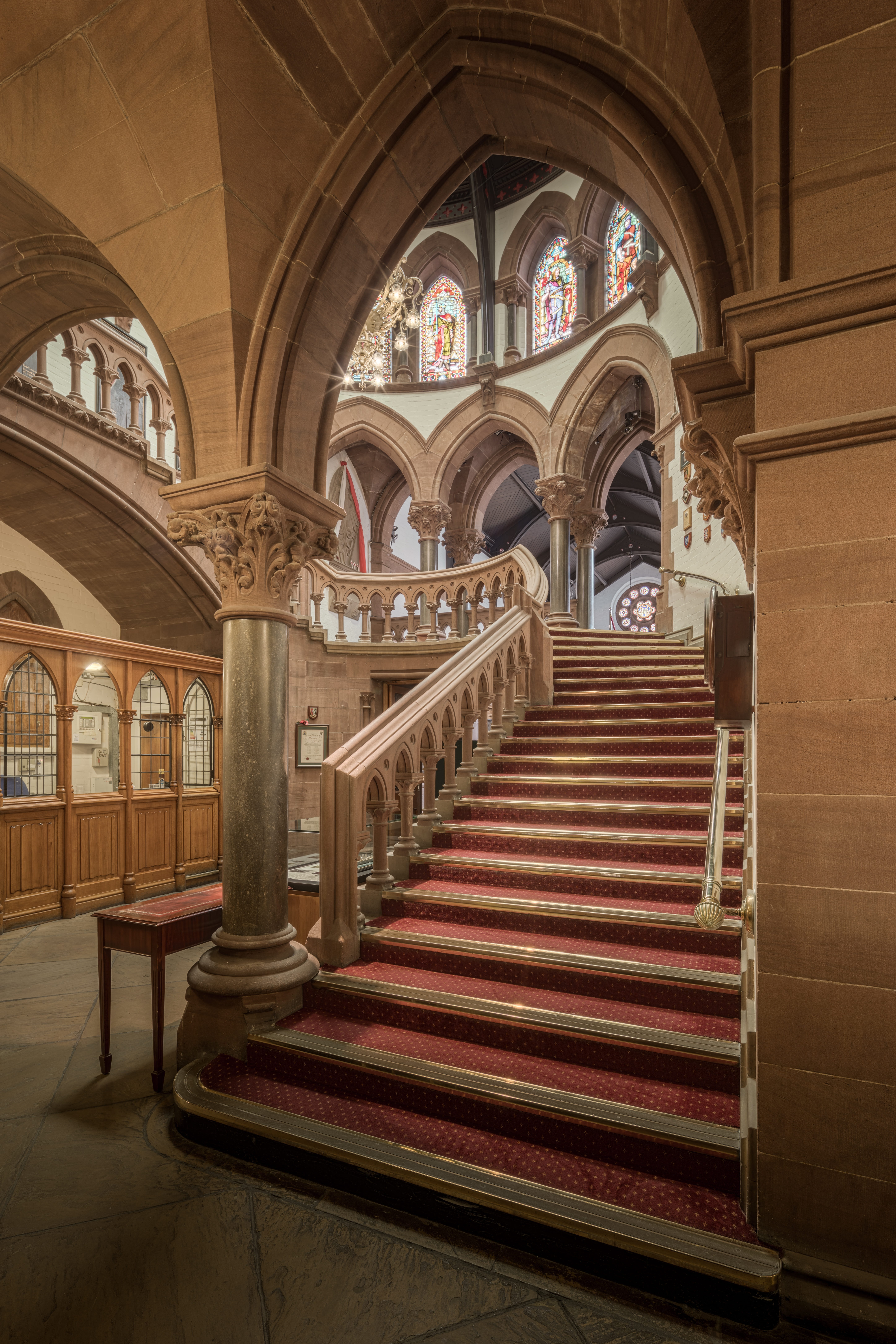 stair, stairs, railing, steps, british, historic, history, town hall, english, inside, place of worship, ceiling, religion, arch, arcade, gothic, architectural column, Phone HD Wallpaper