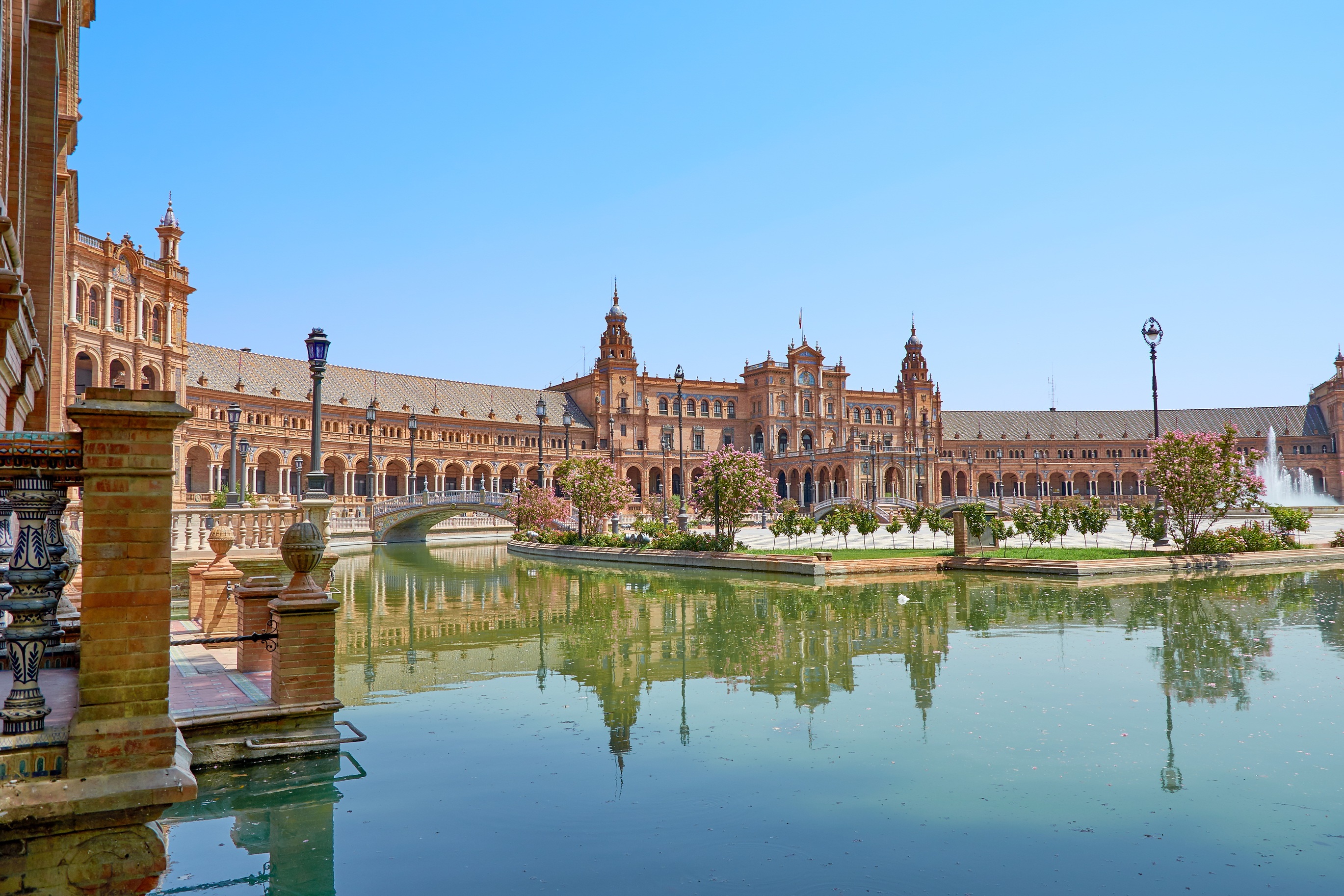 cityscape, space, clear sky, europe, famous Place, 2K, fountain, tourism, city, mirroring, gothic, built structure, spain, bridge - man made structure, HD Wallpaper
