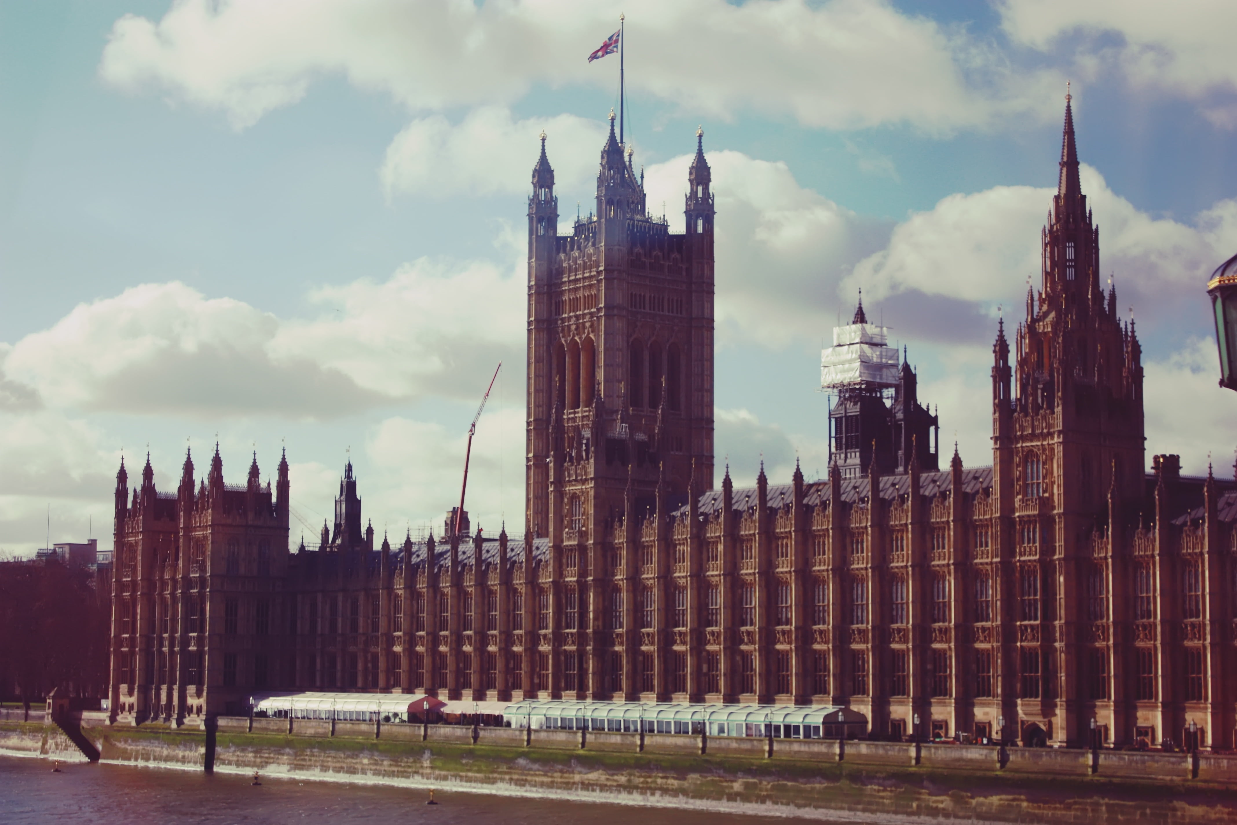 tall - high, tour, building exterior, sky, british, palace, england, uk, buckingham, cityscape, buckingham palace, europe, cloud - sky, architecture, built structure, HD Wallpaper