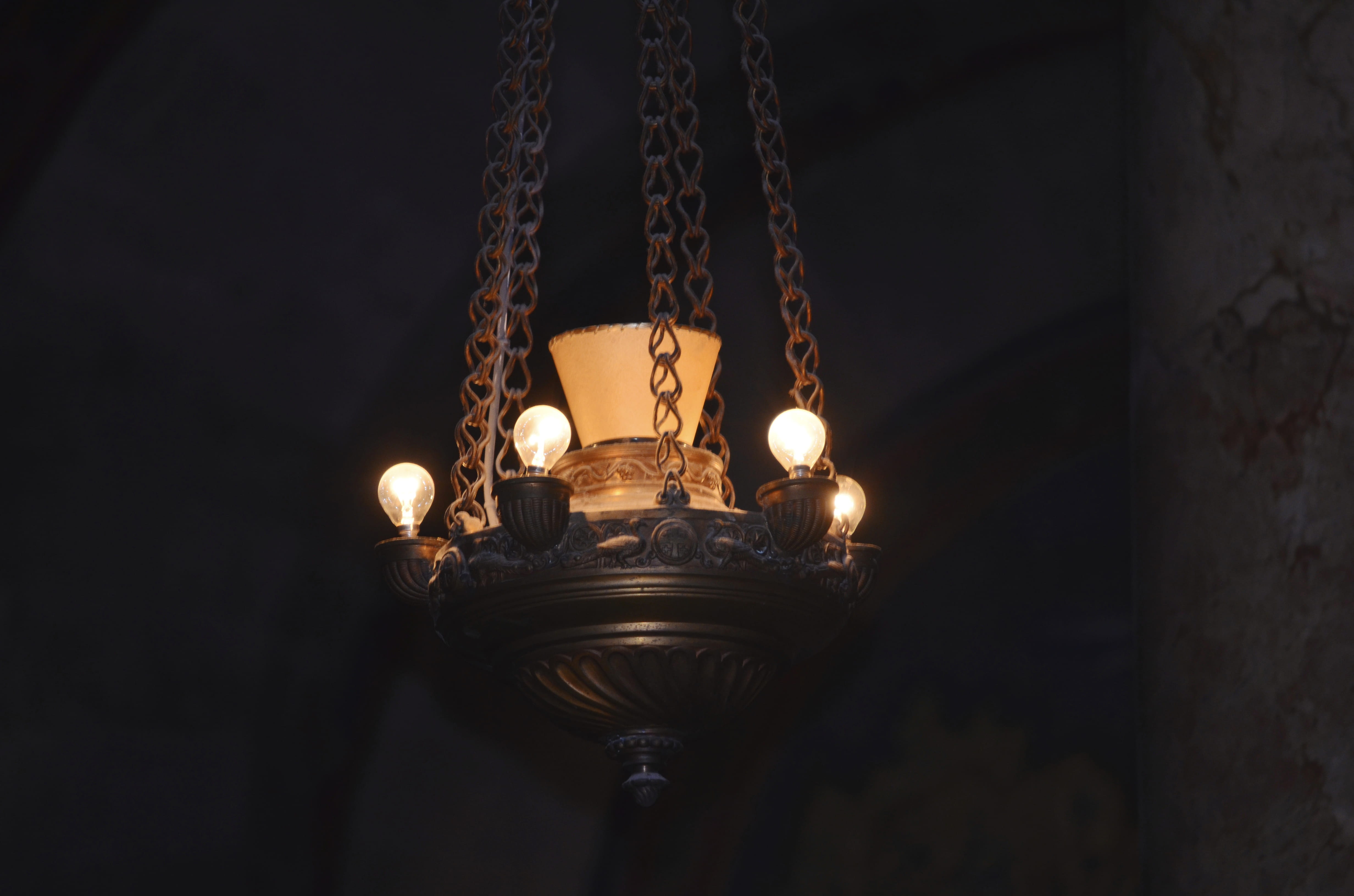 low angle view, jerusalem, light bulb, electricity, ornate, no people, dark, 4K, close-up, hanging light, glowing, interior, hanging, illumination, still life, HD Wallpaper