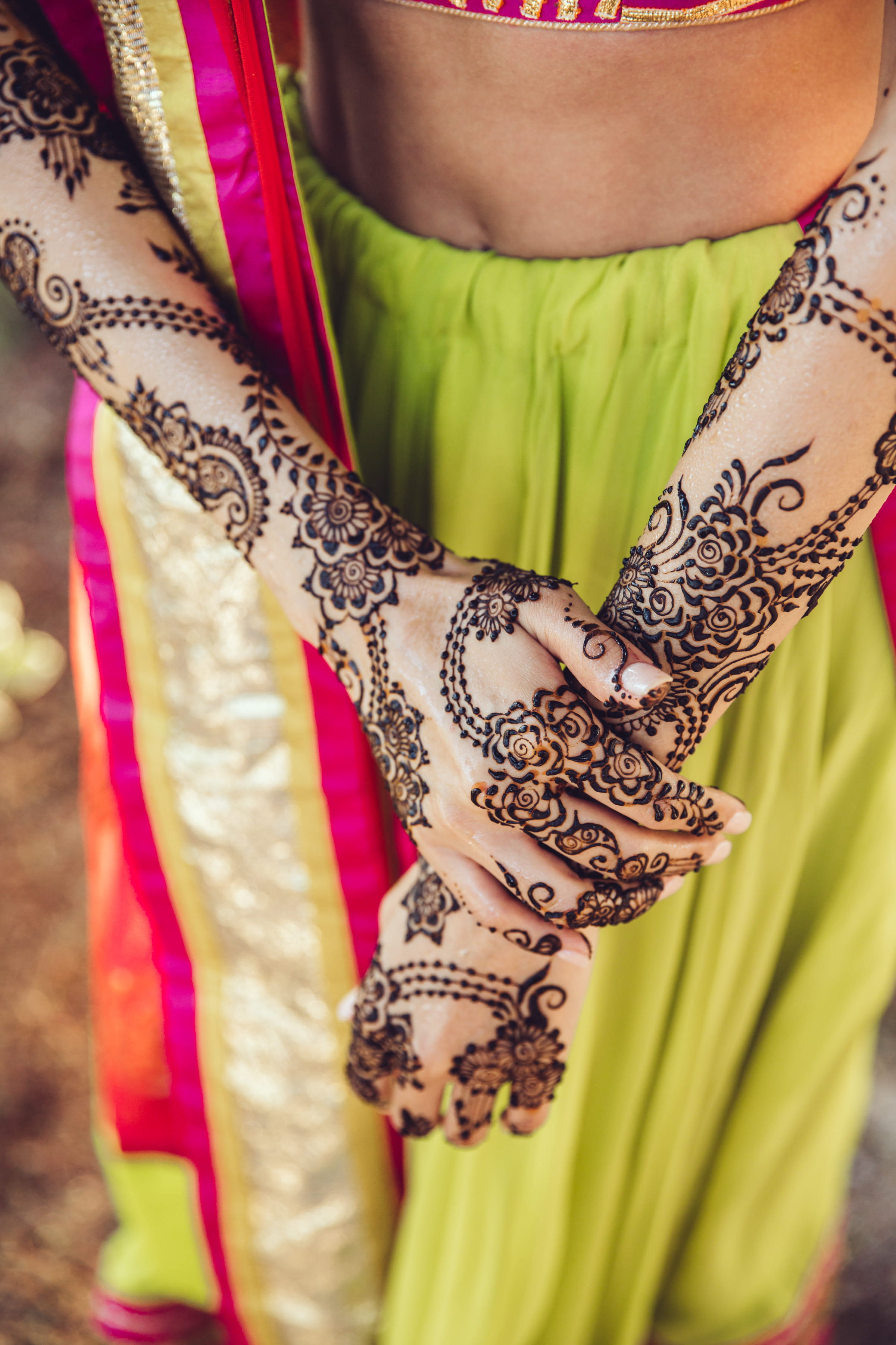 human limb, women, 2K, design, close-up, traditional clothing, floral pattern, celebration, henna tattoo, woman, human body part, mehndi, lifestyles, adult, Phone HD Wallpaper