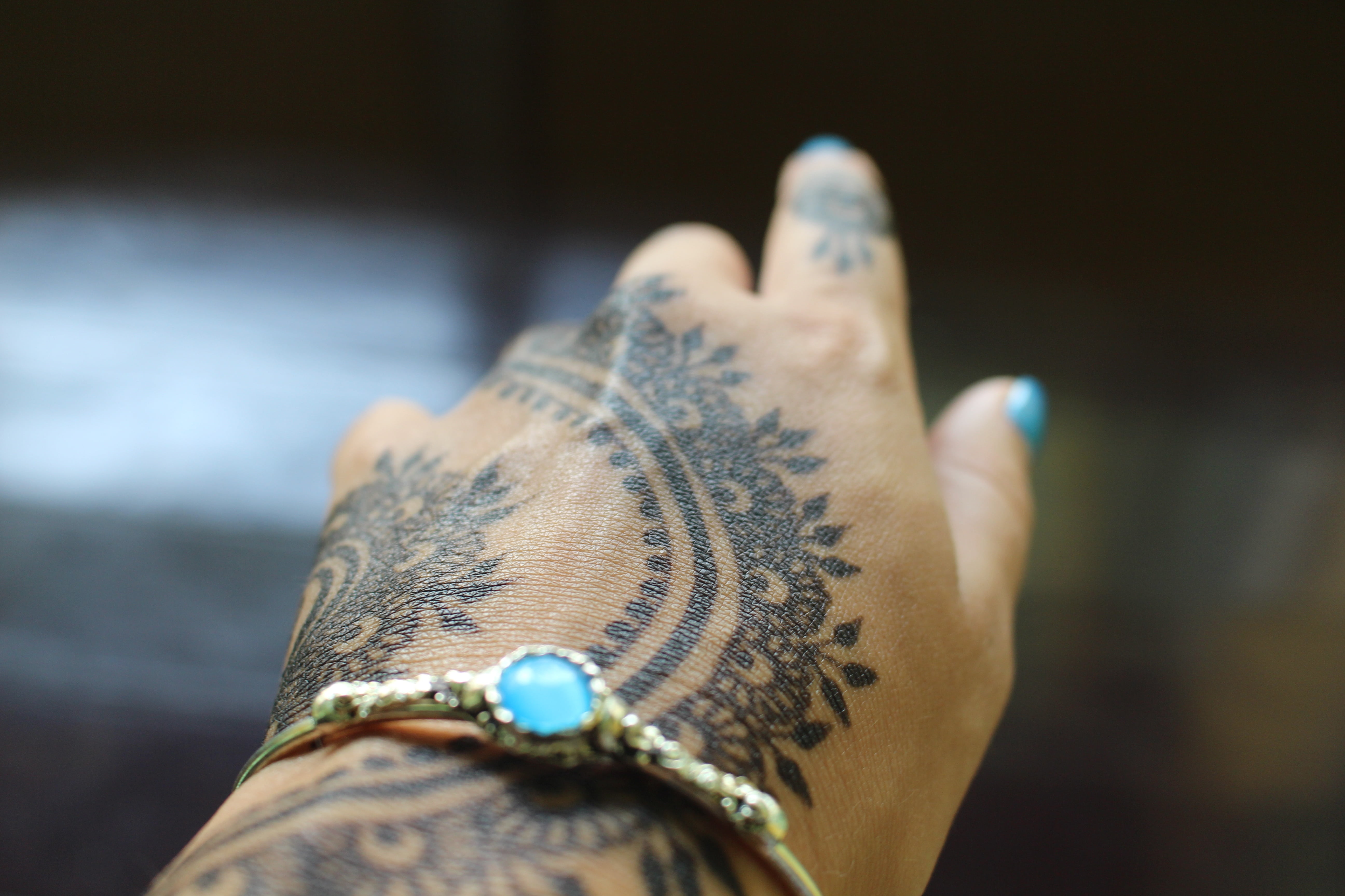 watch, fashion, jewelry, henna tottoo, mehndi, 5K, one person, traditionally, lifestyles, art, jeans, s, blue, indoors, adult, human body part, bangkok, HD Wallpaper