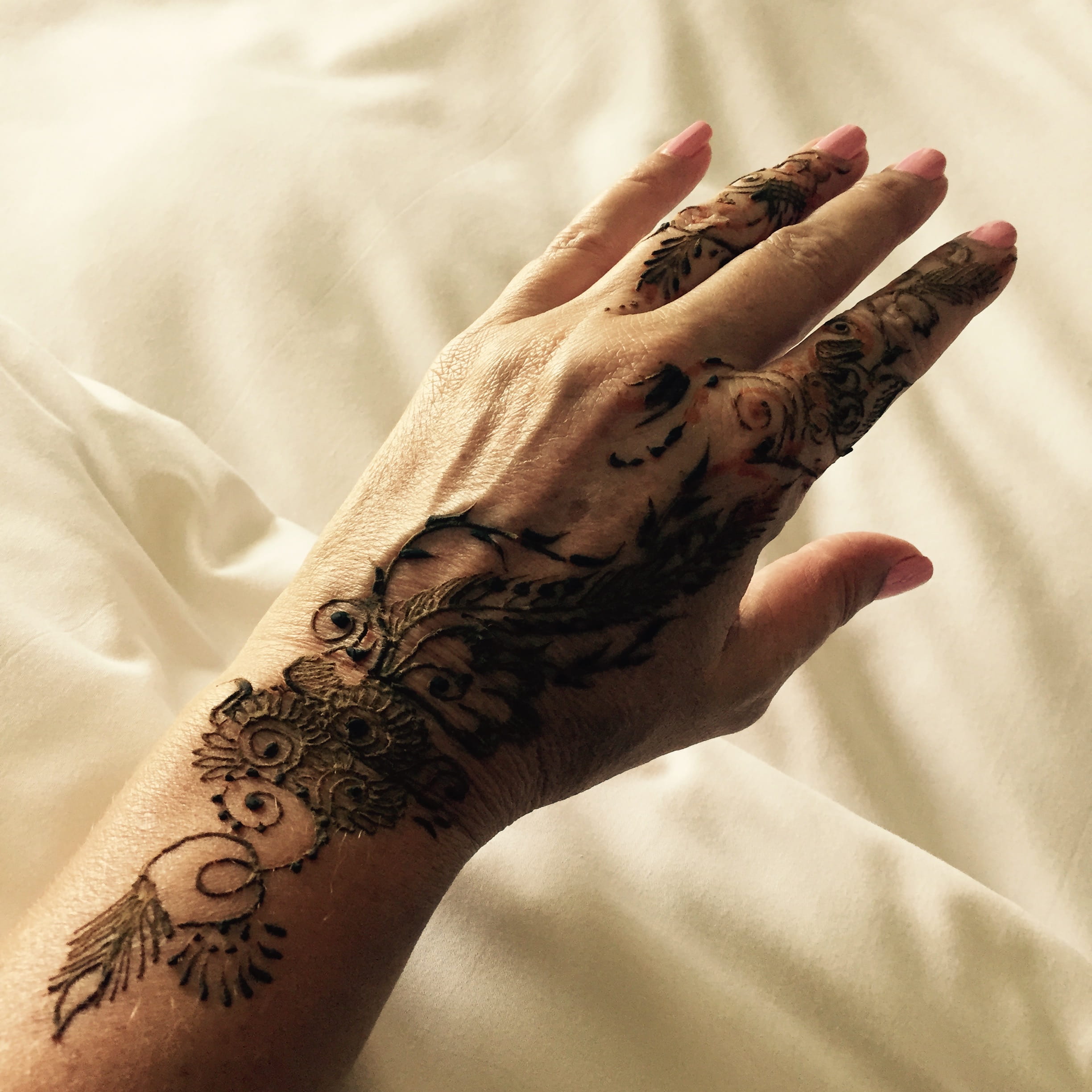henna body art, human body part, lifestyles, body part, indoors, high angle view, human limb, adult, hand, art and craft, creativity, human hand, uae, henna, Phone HD Wallpaper