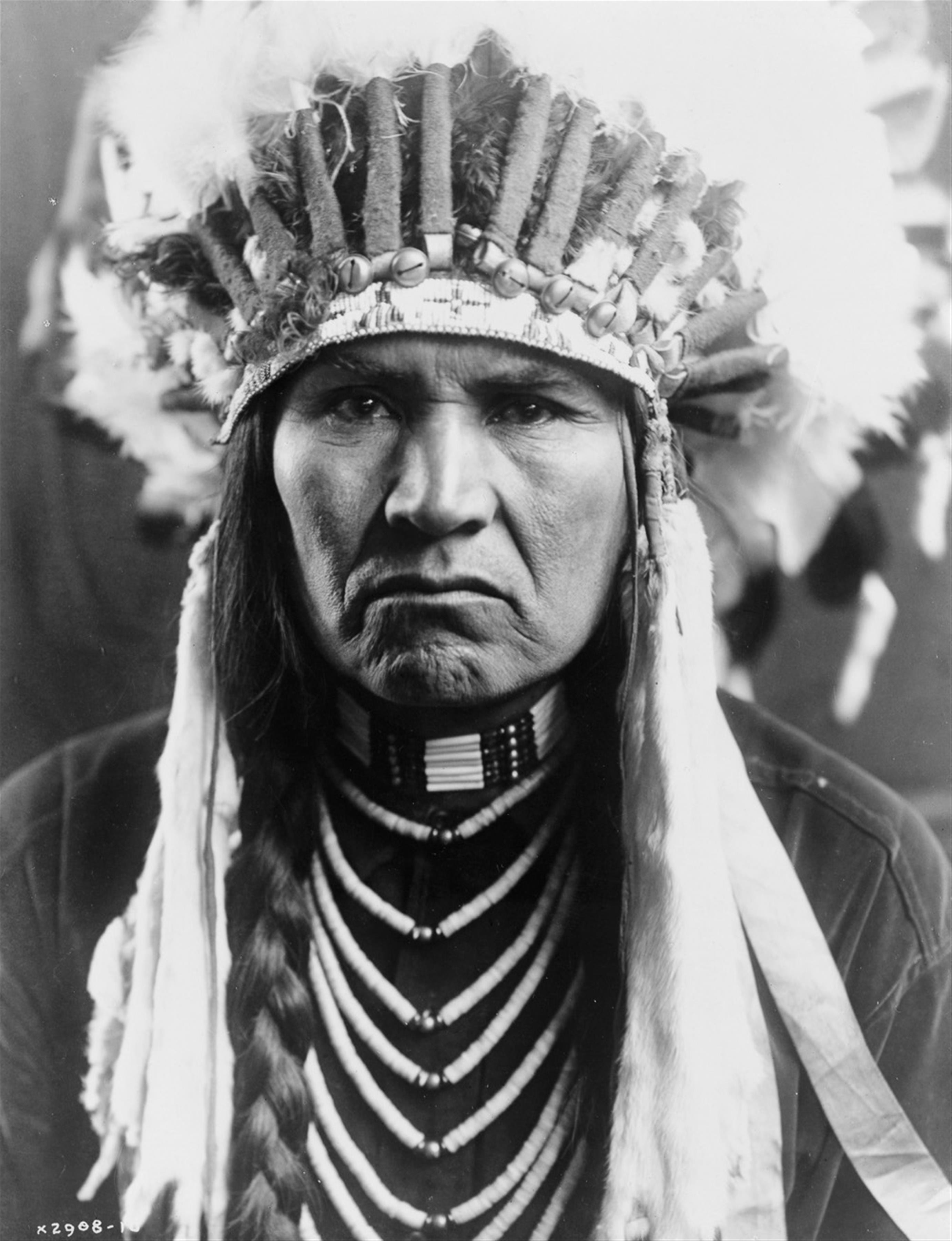 lifestyles, front view, american, person, historical, men, lifestyle, one person, indian, old, traditional, close-up, study, people, focus on foreground, Phone HD Wallpaper