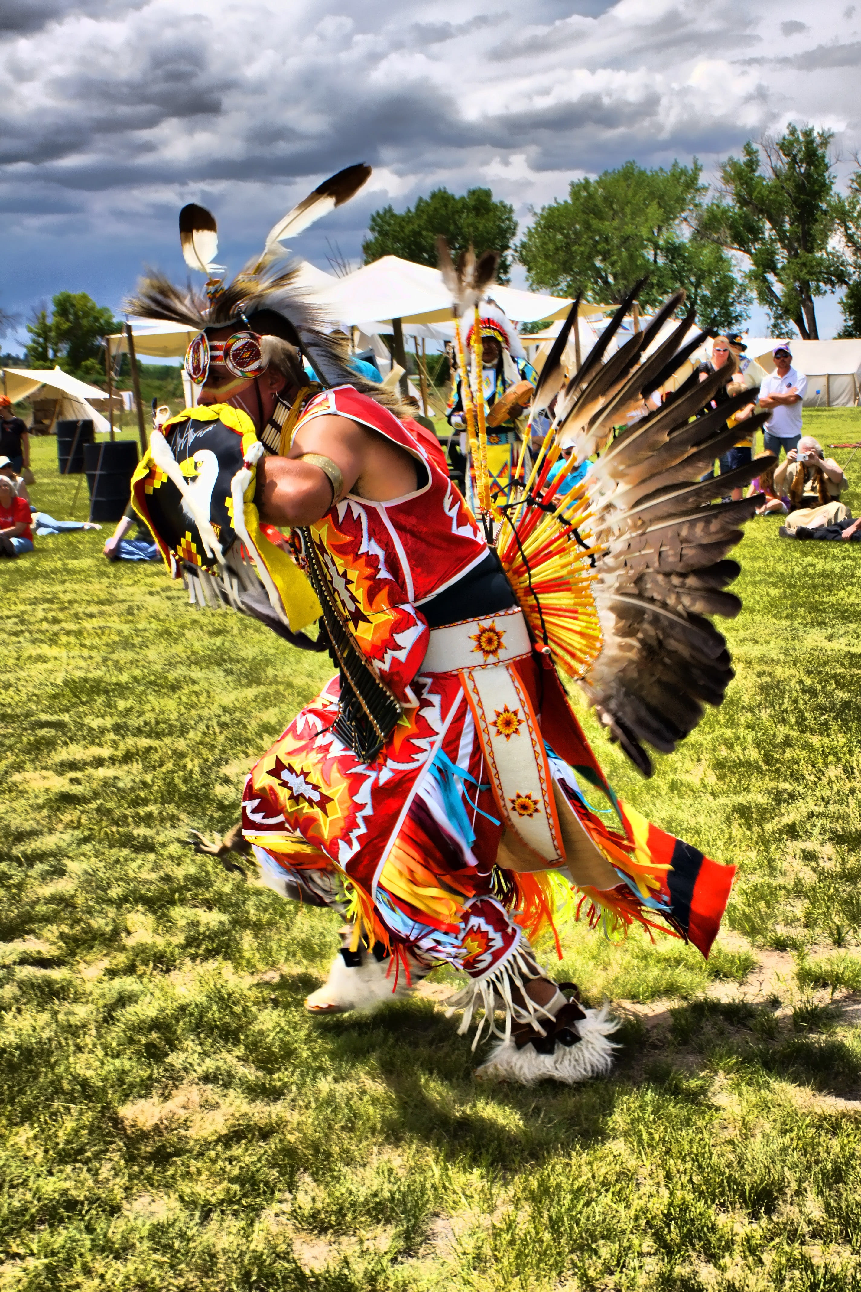 outdoors, land, grass, Dance, american, group of people, traditional festival, real people, adults only, costume, festival, traditional dancing, people, Phone HD Wallpaper