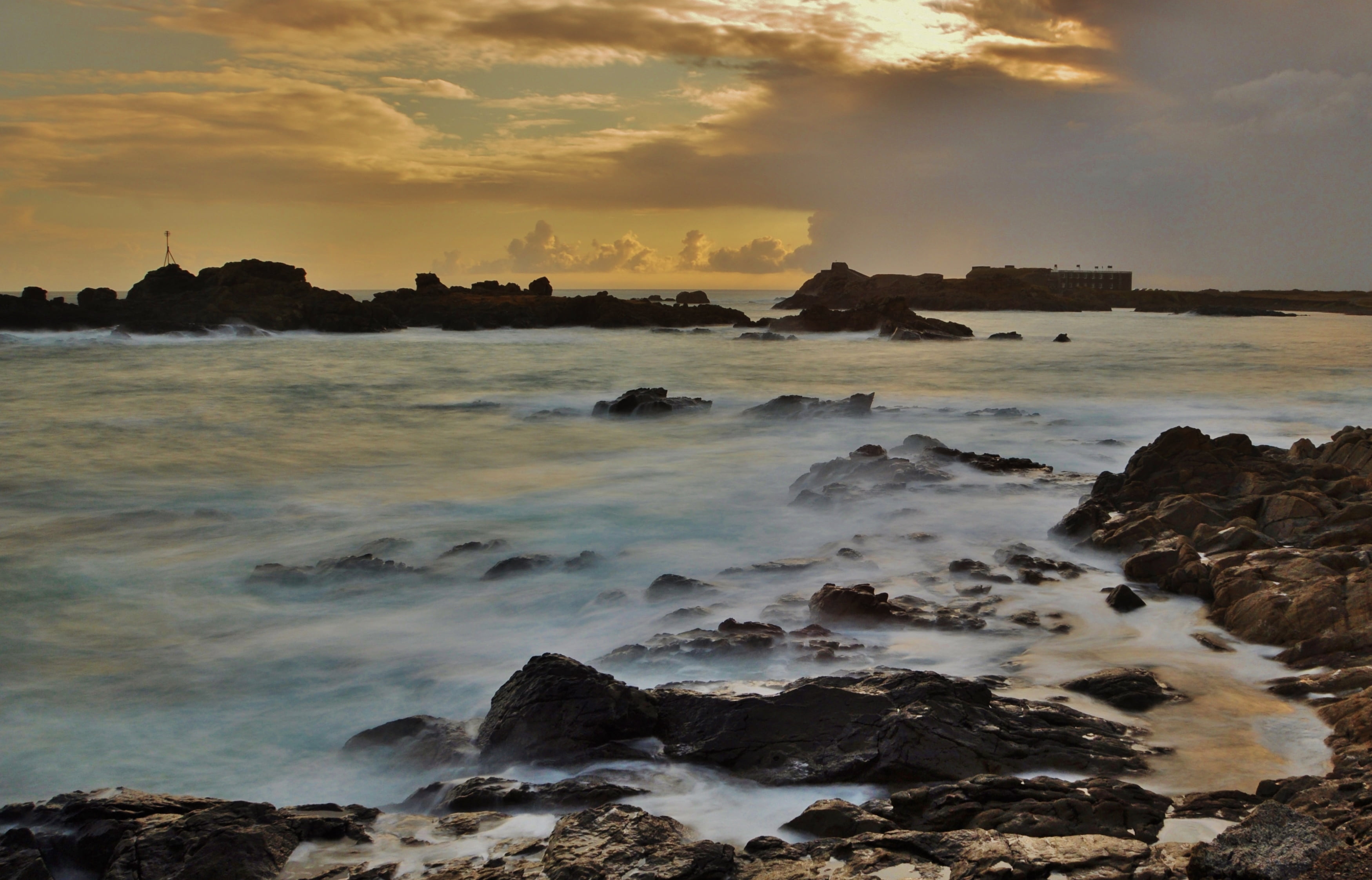 flats, wave, landscape, houses, seascape, alderney, rock formation, sea  beach, body, uk, Leeds, Richard  James, near, skyscape, palace, solid, photo, stormy, HD Wallpaper