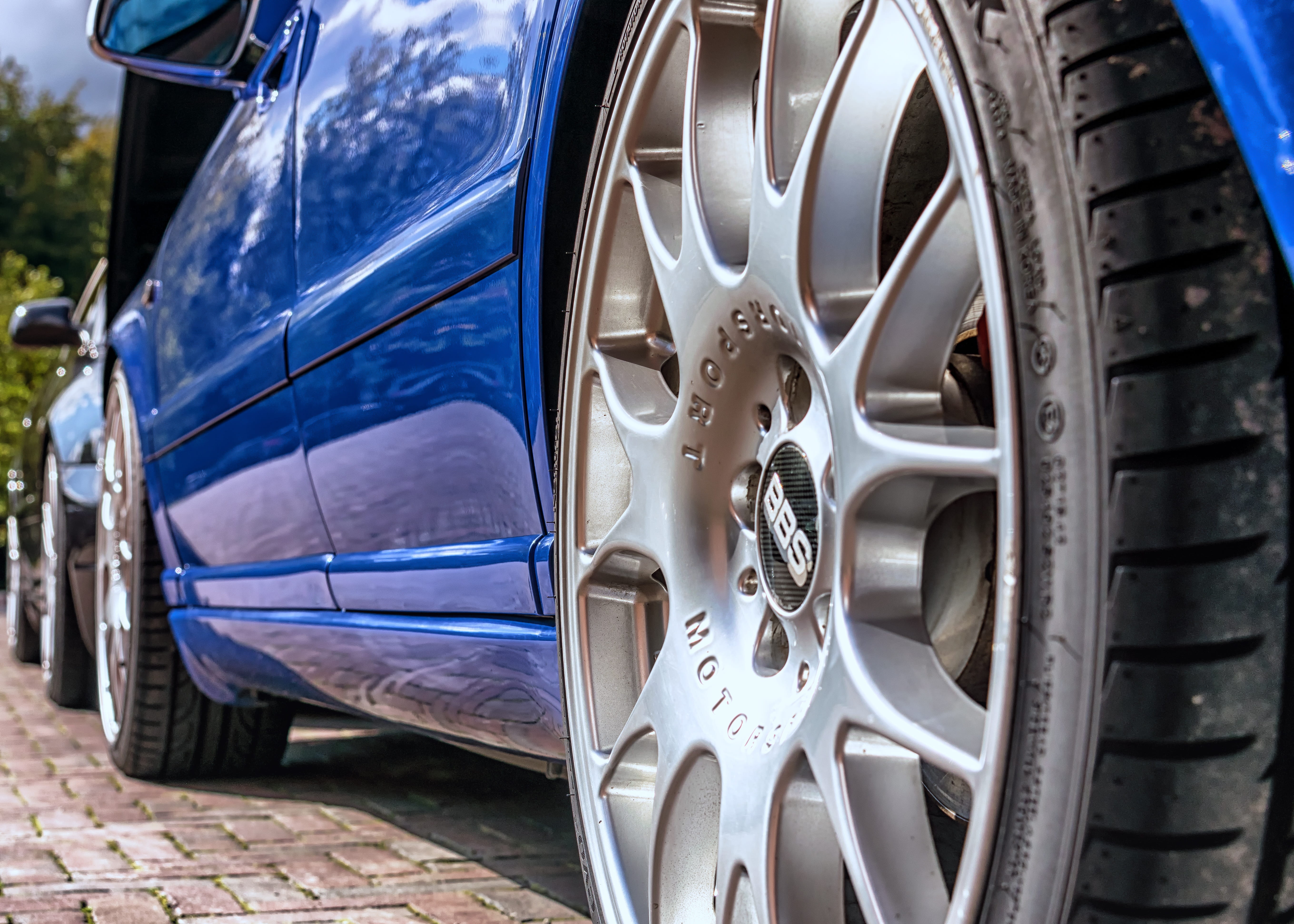 technology, blue, motor vehicle, spoke, retro styled, transportation, pkw, design, wheel, mode of transportation, road, motorsport, stationary, no people, HD Wallpaper