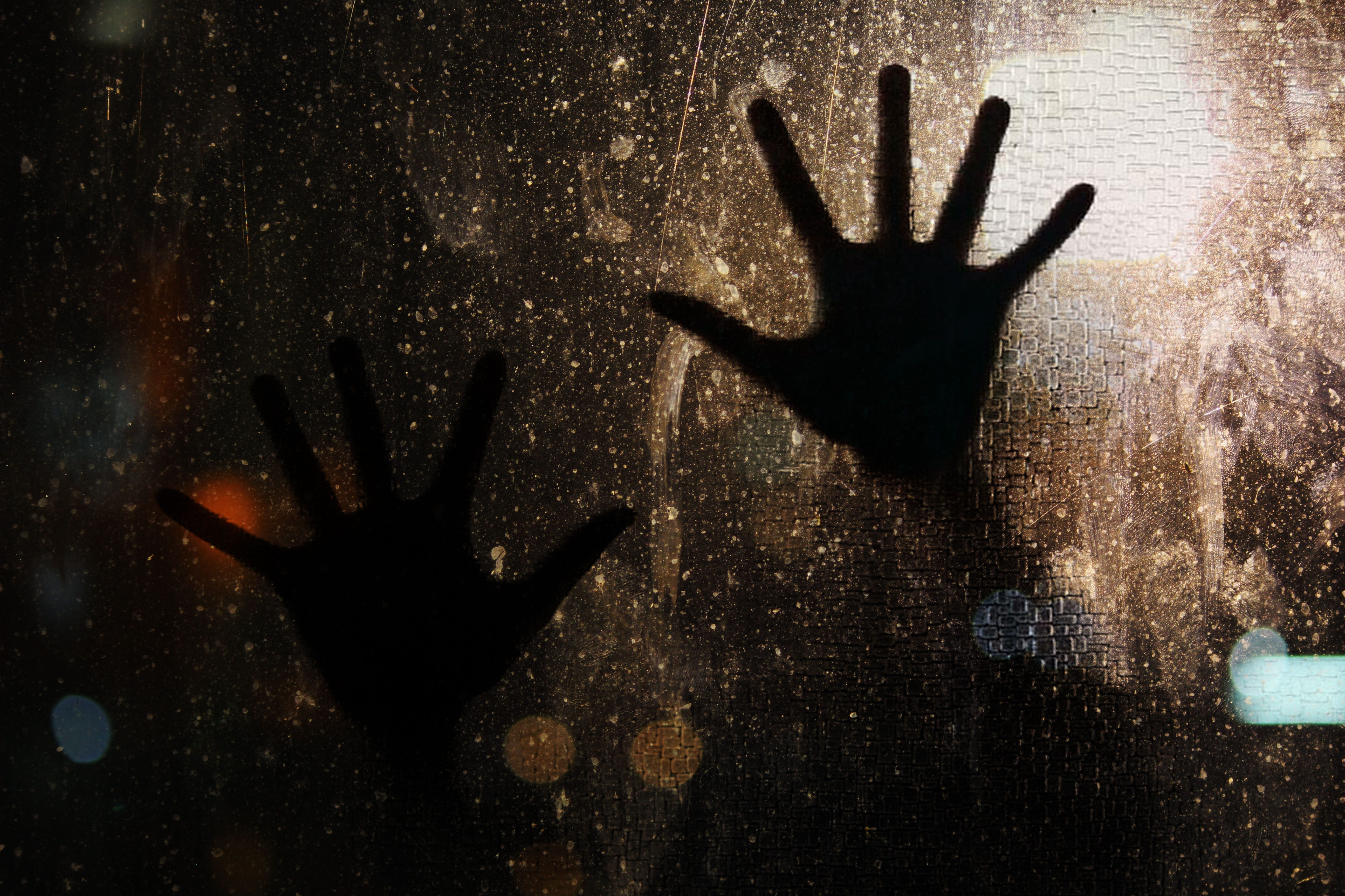 fear, underwater, sea, social issues, creature, back lit, fauna, abstract, marine, ocean, glass - material, aggression, human hand, indoors, mystery, black, HD Wallpaper