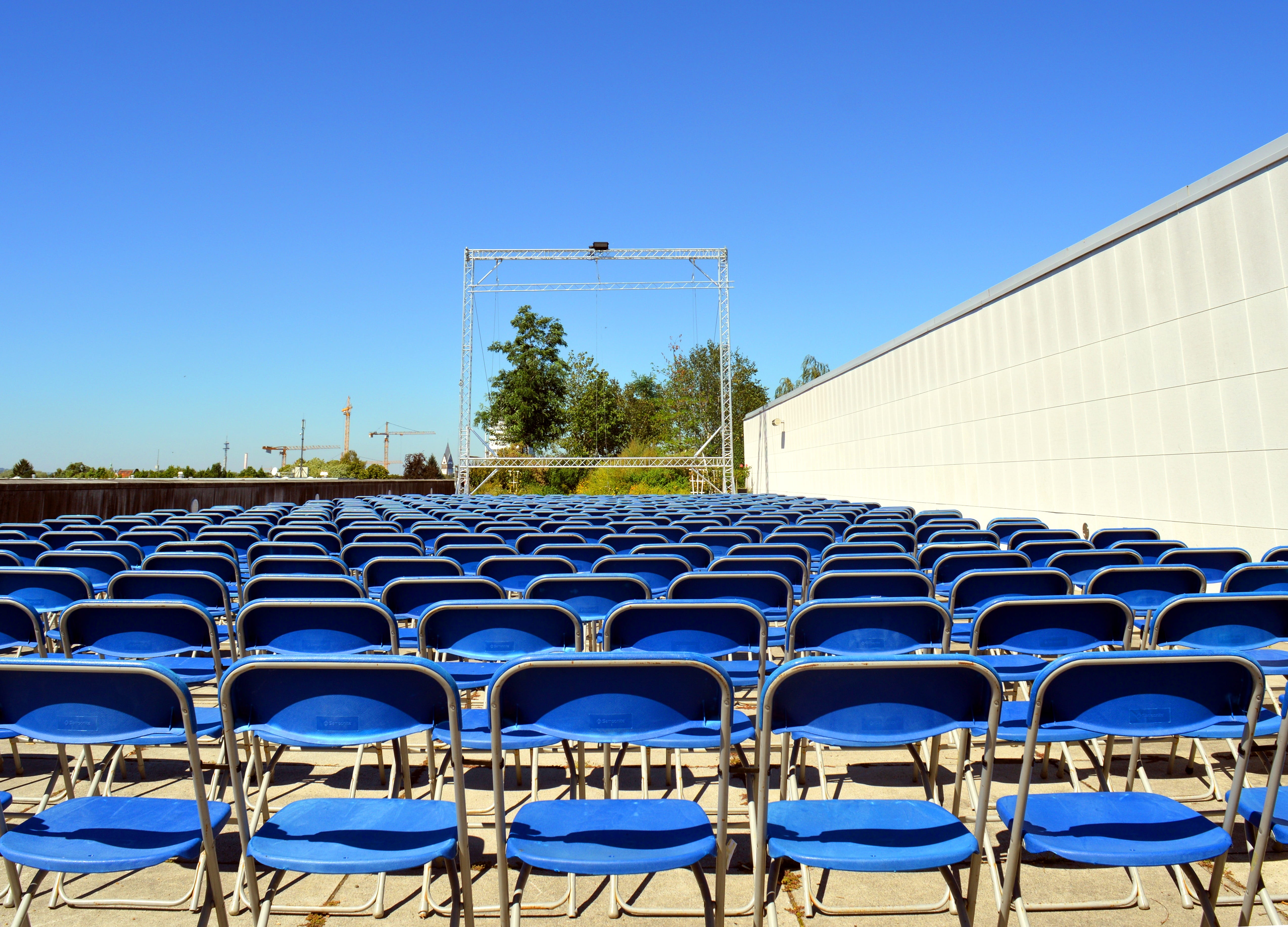 nature, 4K, built structure, lecture, sport, blue, architecture, concert, sky, Chairs, in A Row, no People, absence, table, summer, Metal, sunlight, arts culture and entertainment, HD Wallpaper