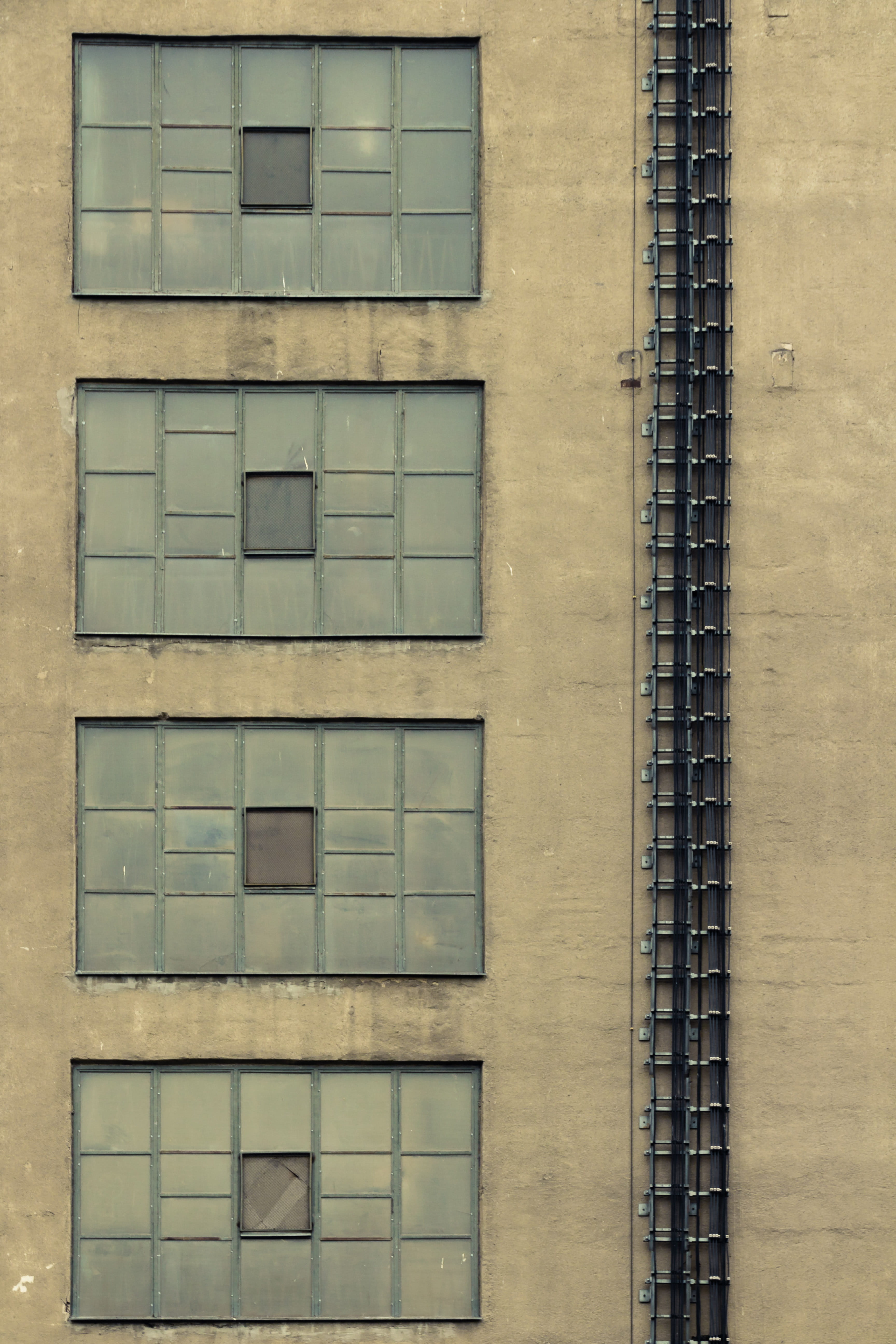 low angle view, brick, high rise, apartment building, built structure, ladder, 5K, abandoned, residential district, industrial, wire, weathered, wall - building feature, Phone HD Wallpaper