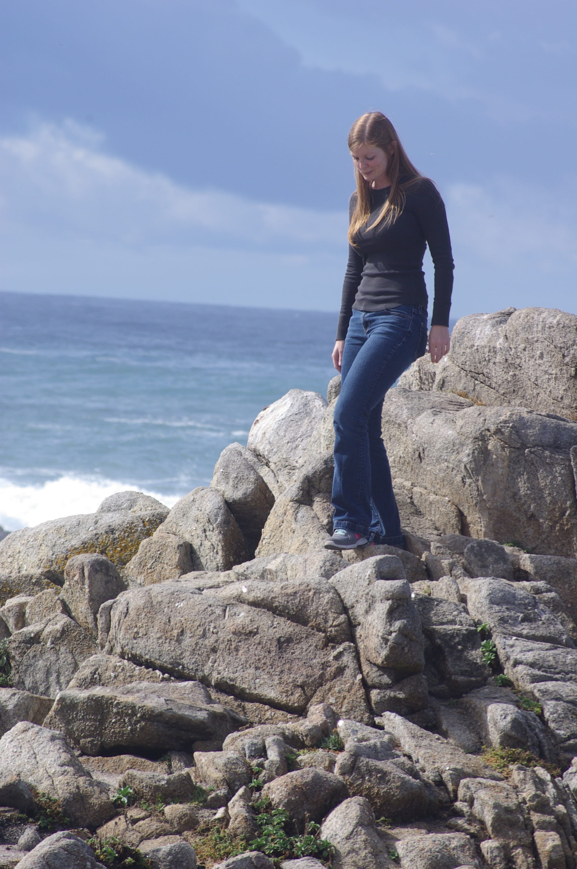 shore, coast, tourist, relax, sand, seaside, teenager, beauty in nature, young adult, full length, water, tropical, west, fun, trip, rock - object, hairstyle, Phone HD Wallpaper