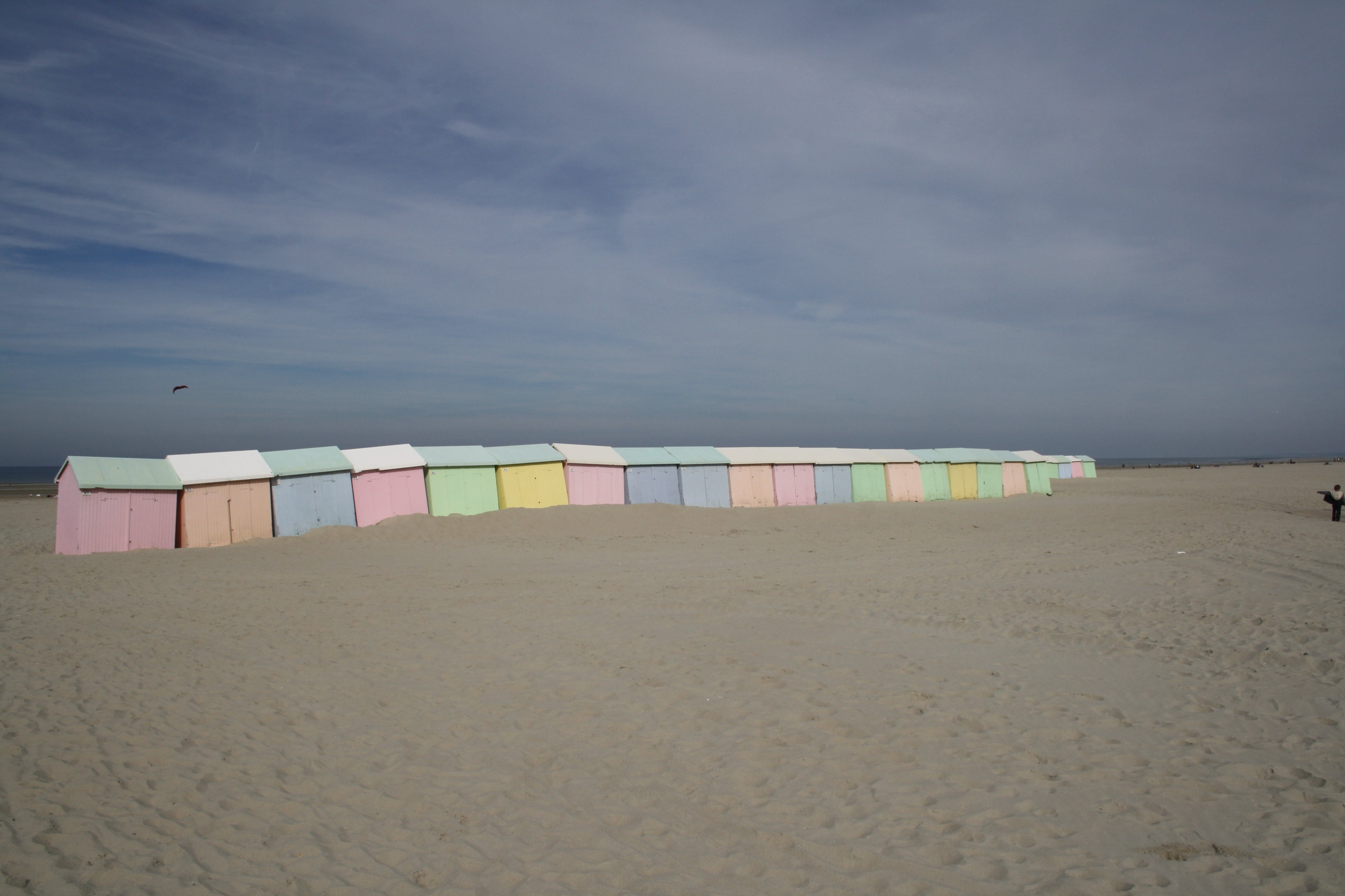 no people, cloud - sky, tranquility, cabins, day, sandy beach, berck, opal coast, tranquil scene, side by side, france, alignment, architecture, land, sea, HD Wallpaper